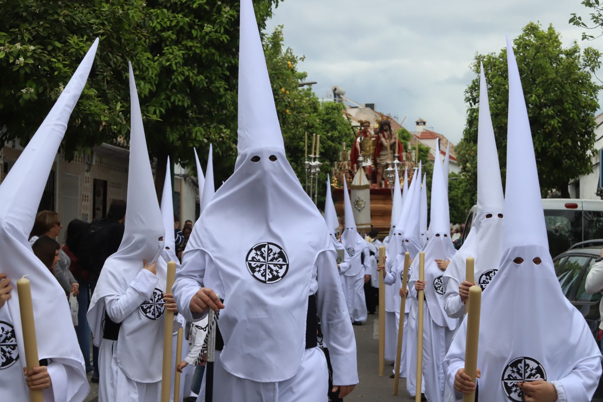 La pletórica salida de la cofradía de la Presentación de Córdoba, en imágenes