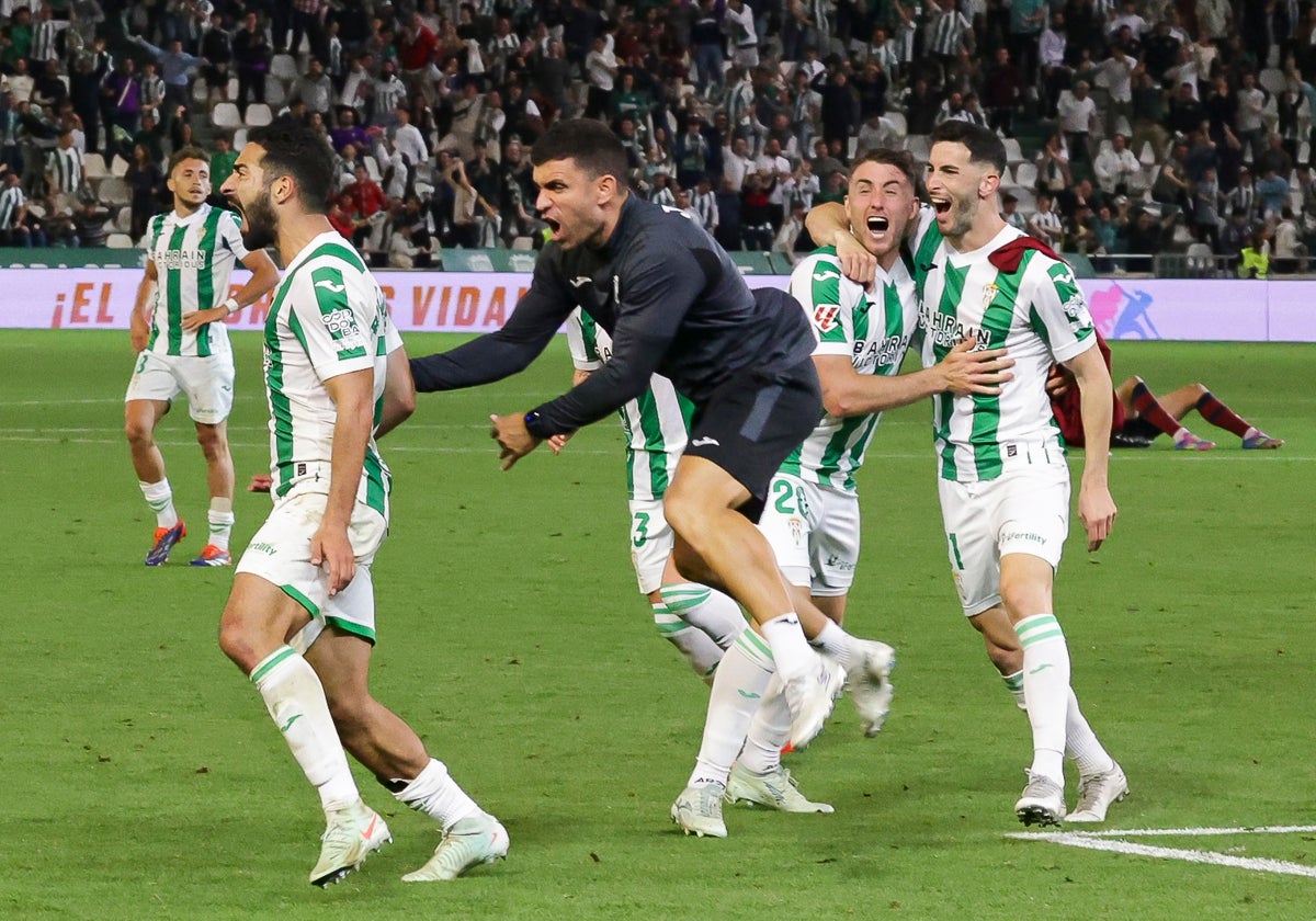 Rubén Alves celebra con rabia el segundo gol ante el Levante