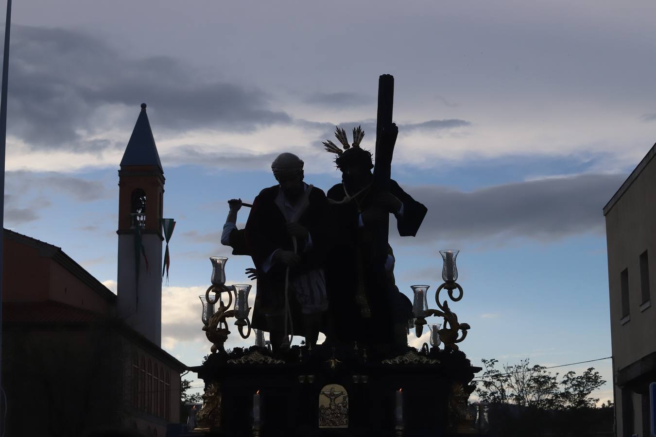 La fervorosa procesión de la cofradía de la O en Córdoba, en imágenes