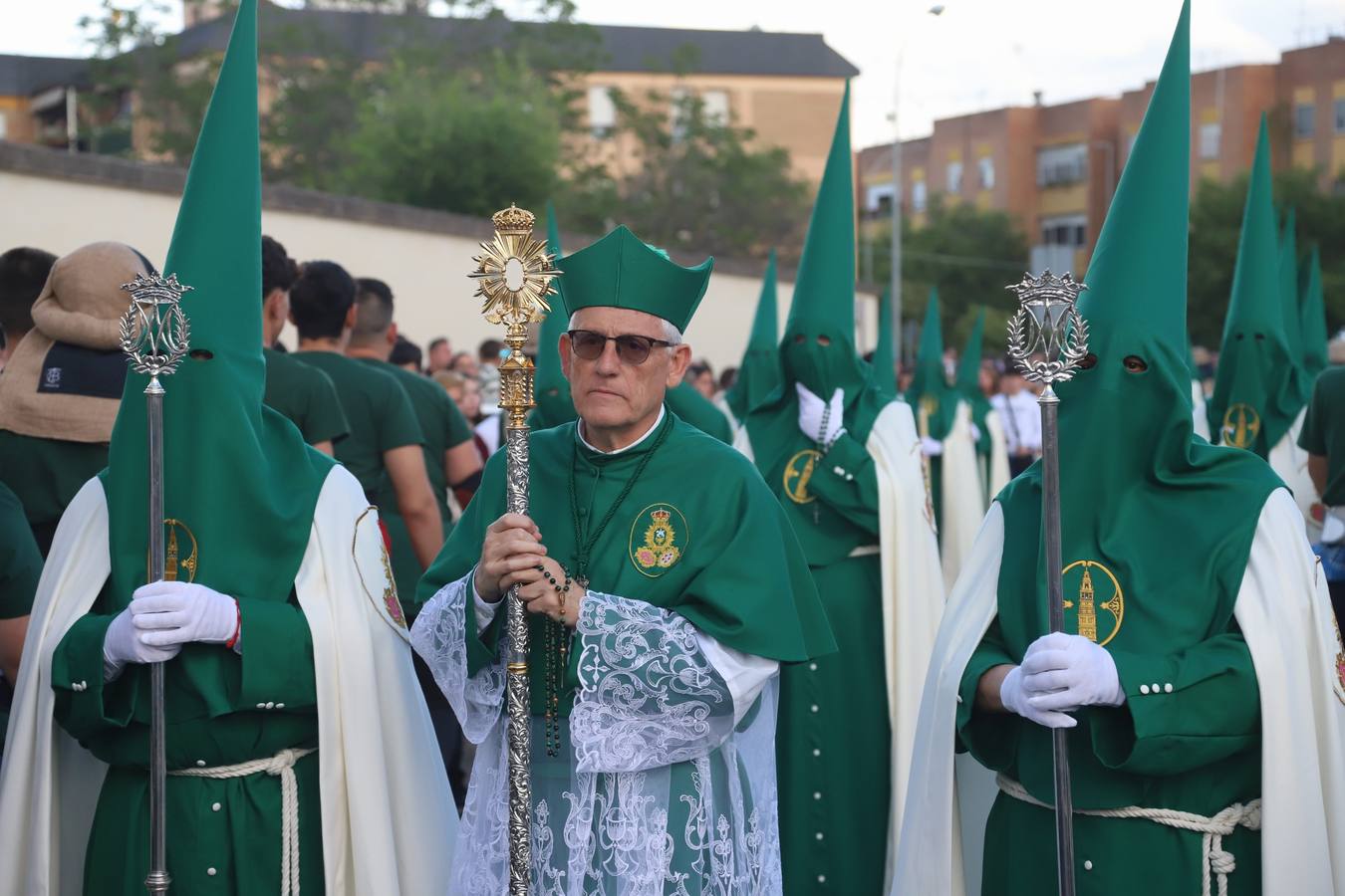 La fervorosa procesión de la cofradía de la O en Córdoba, en imágenes