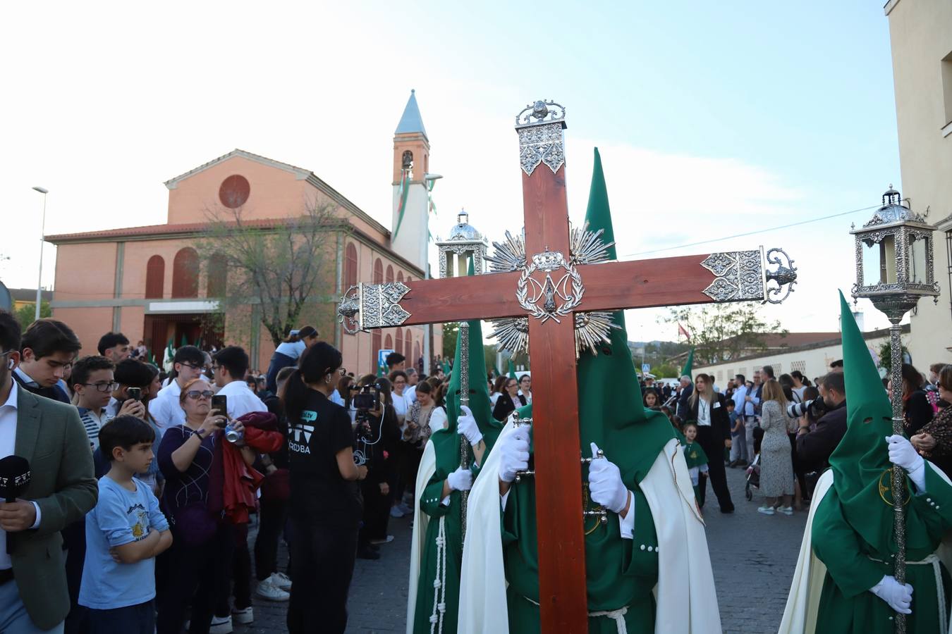La fervorosa procesión de la cofradía de la O en Córdoba, en imágenes