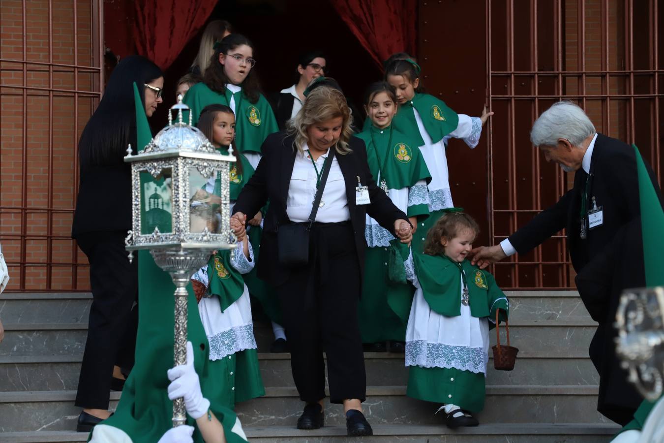 La fervorosa procesión de la cofradía de la O en Córdoba, en imágenes
