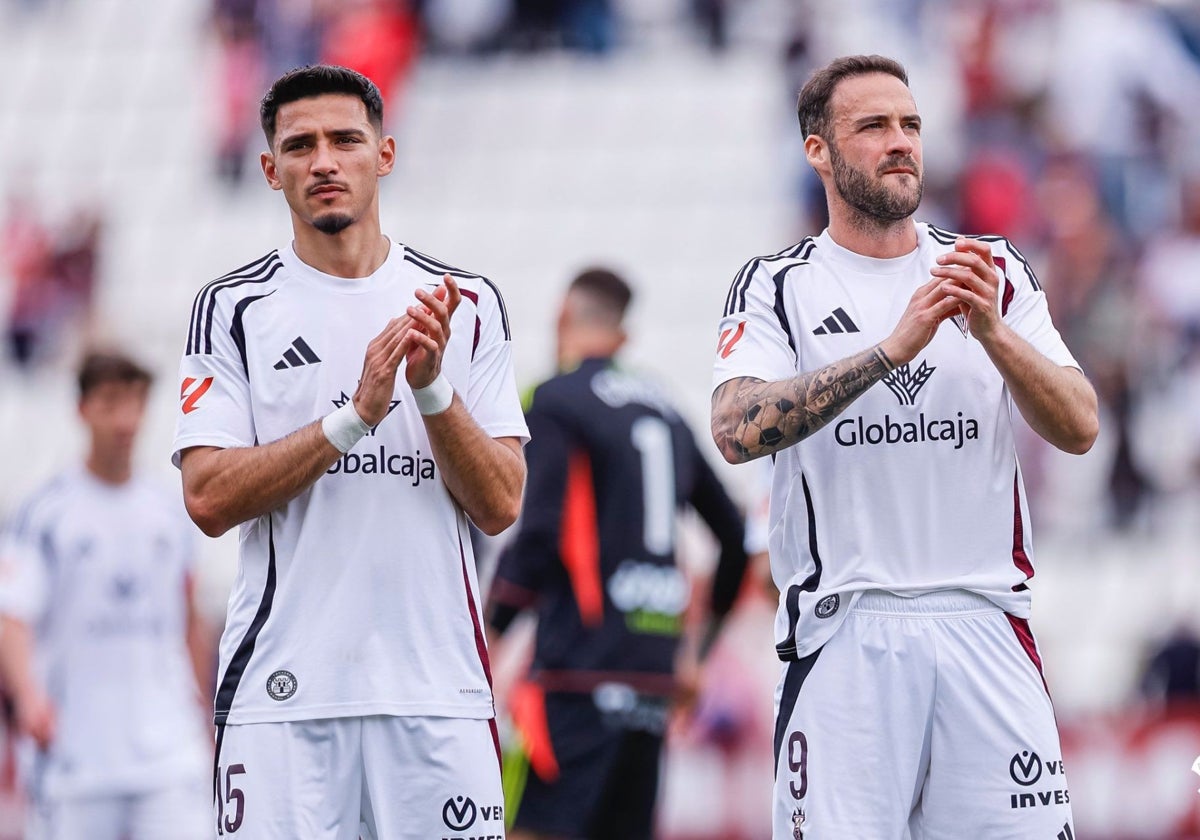 Los jugadores del Albacete agradecieron el apoyo a la afición al finalizar el encuentro