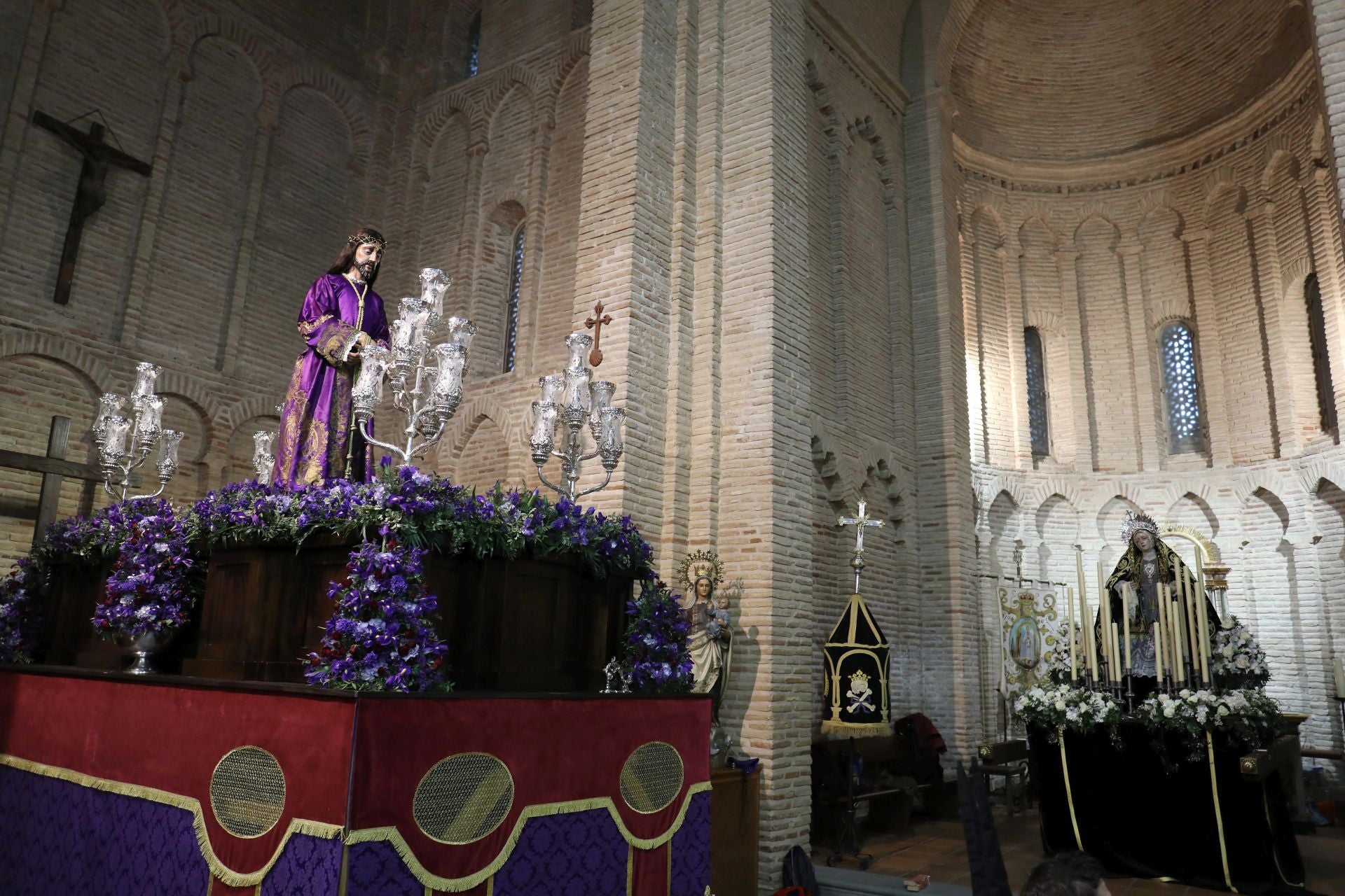 La emocionante procesión del Santo Encuentro de Toledo, en imágenes