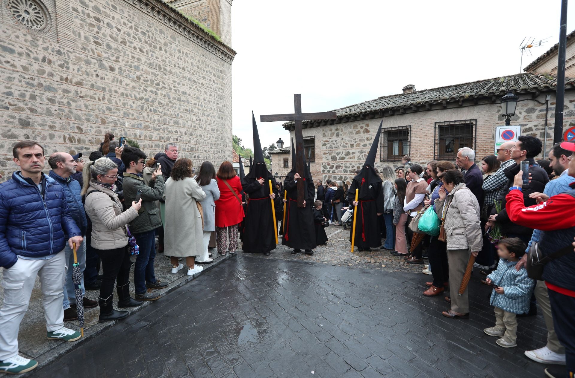 La emocionante procesión del Santo Encuentro de Toledo, en imágenes