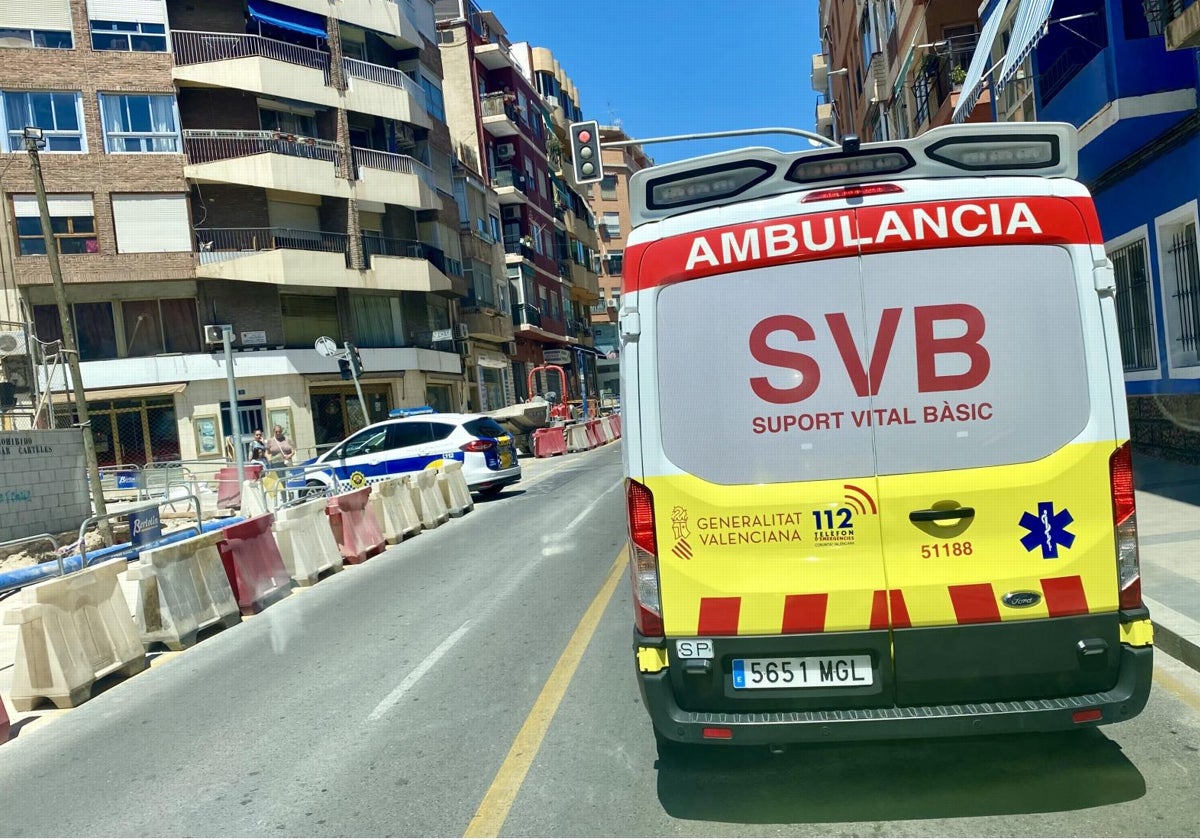 Una ambulancia de SVB durante una intervención por emergencia sanitaria