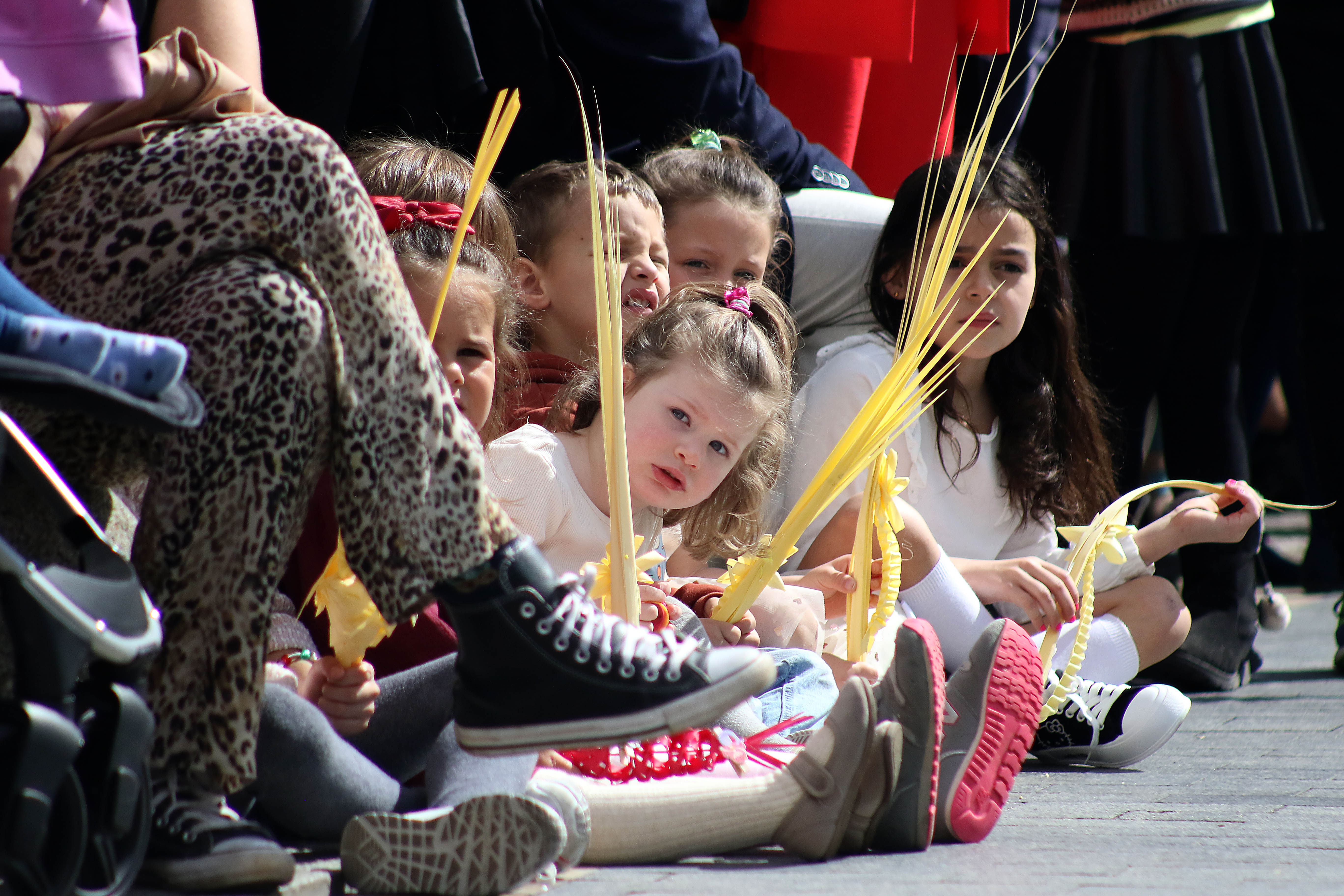 Niños con sus palmas en la procesión de la capital leonesa
