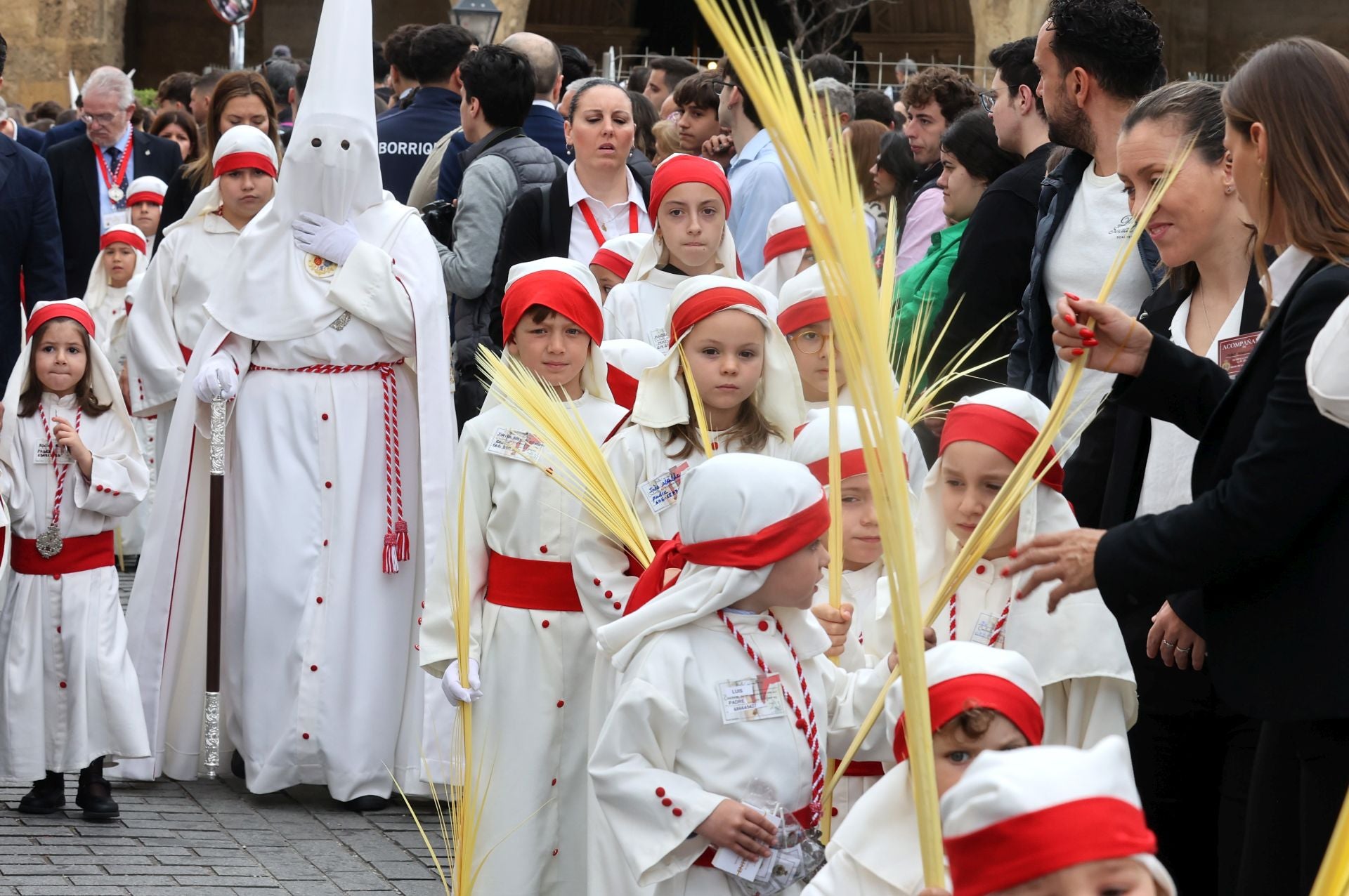 La ilusionante salida de la Borrquita el Domingo de Ramos en Córdoba, en imágenes
