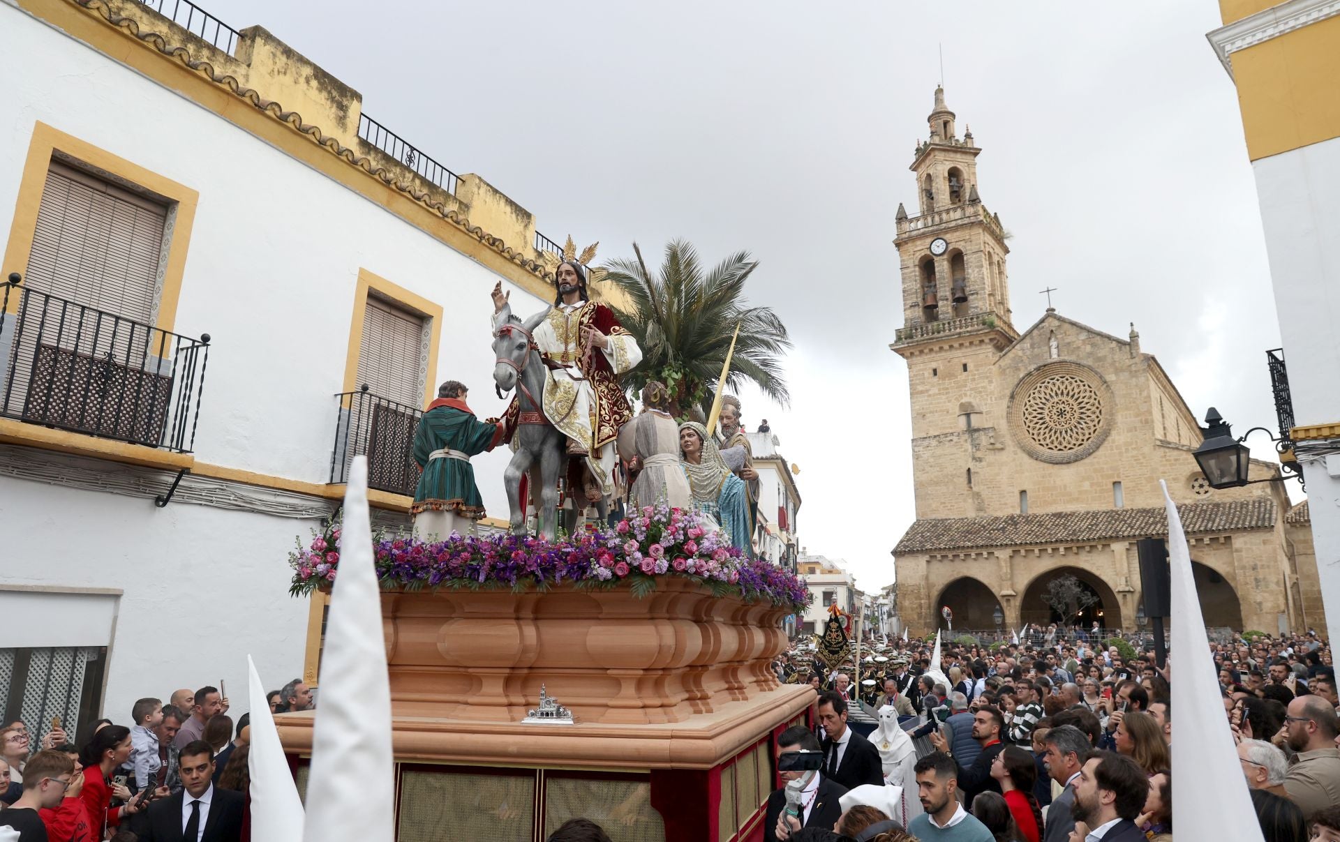La ilusionante salida de la Borrquita el Domingo de Ramos en Córdoba, en imágenes