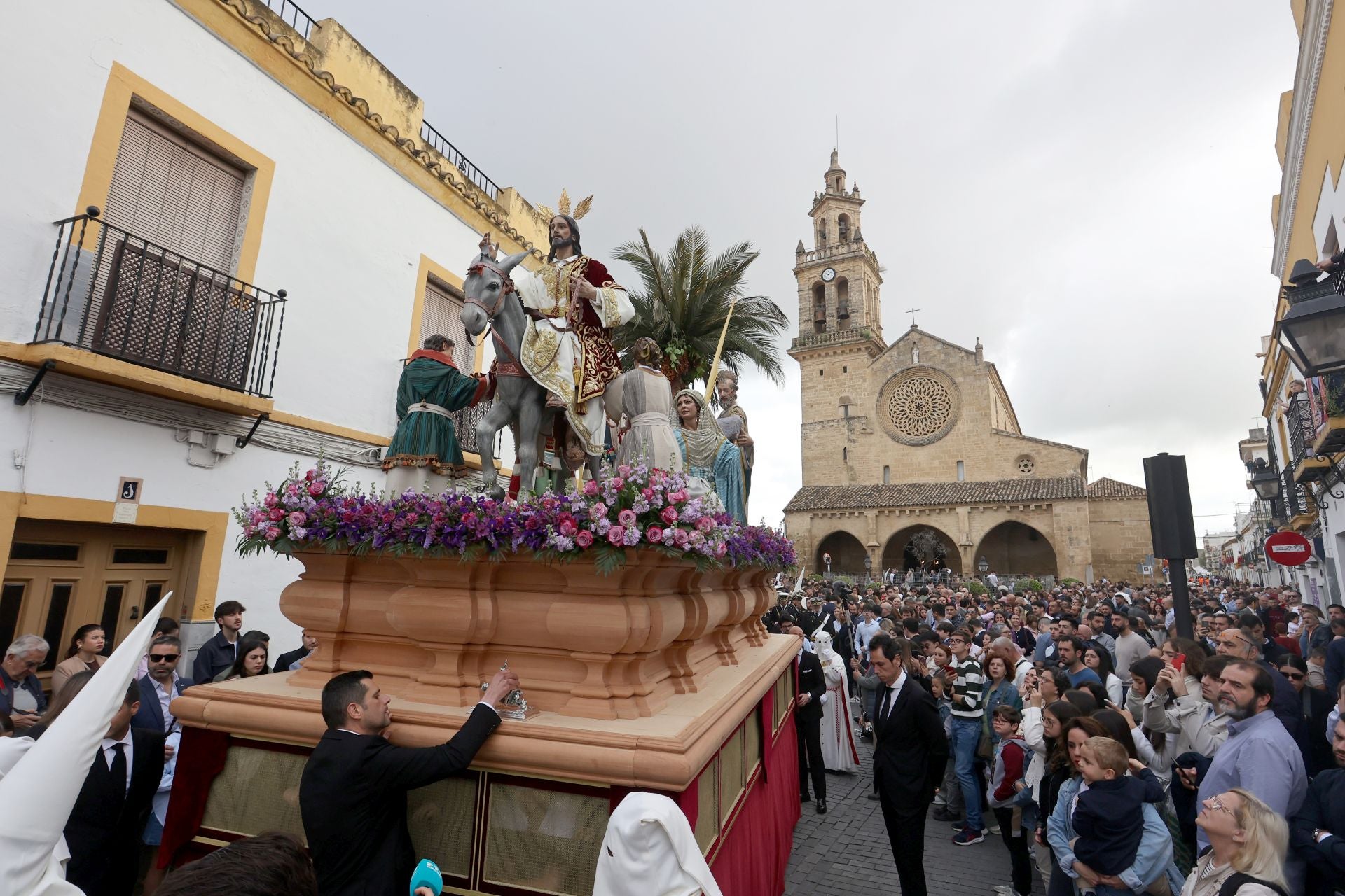 La ilusionante salida de la Borrquita el Domingo de Ramos en Córdoba, en imágenes