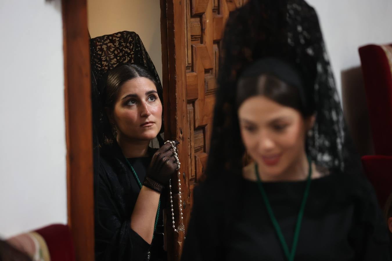 La emotiva procesión de la Esperanza de Córdoba, en imágenes