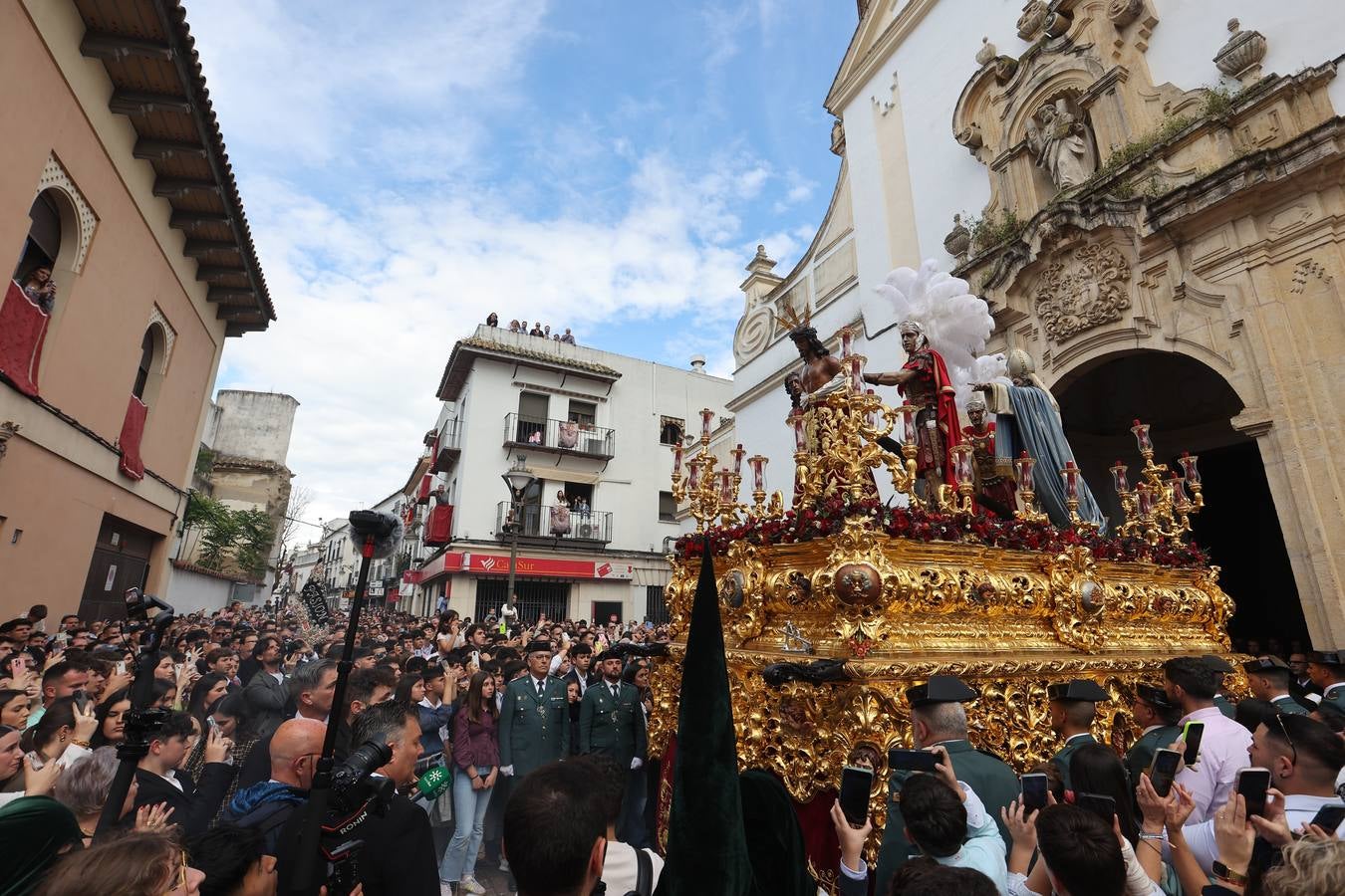 La emotiva procesión de la Esperanza de Córdoba, en imágenes