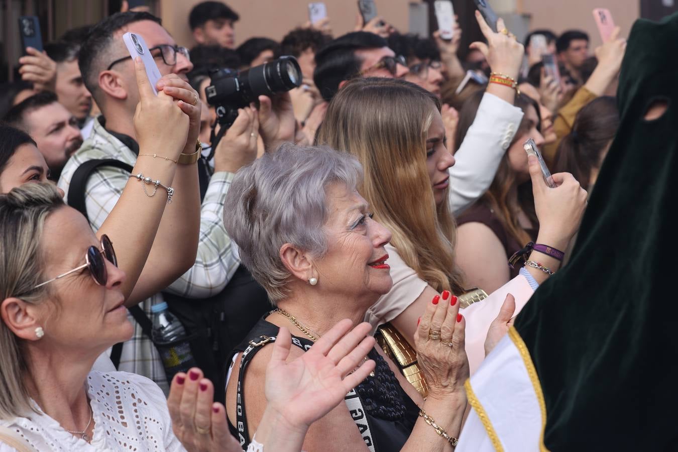 La emotiva procesión de la Esperanza de Córdoba, en imágenes