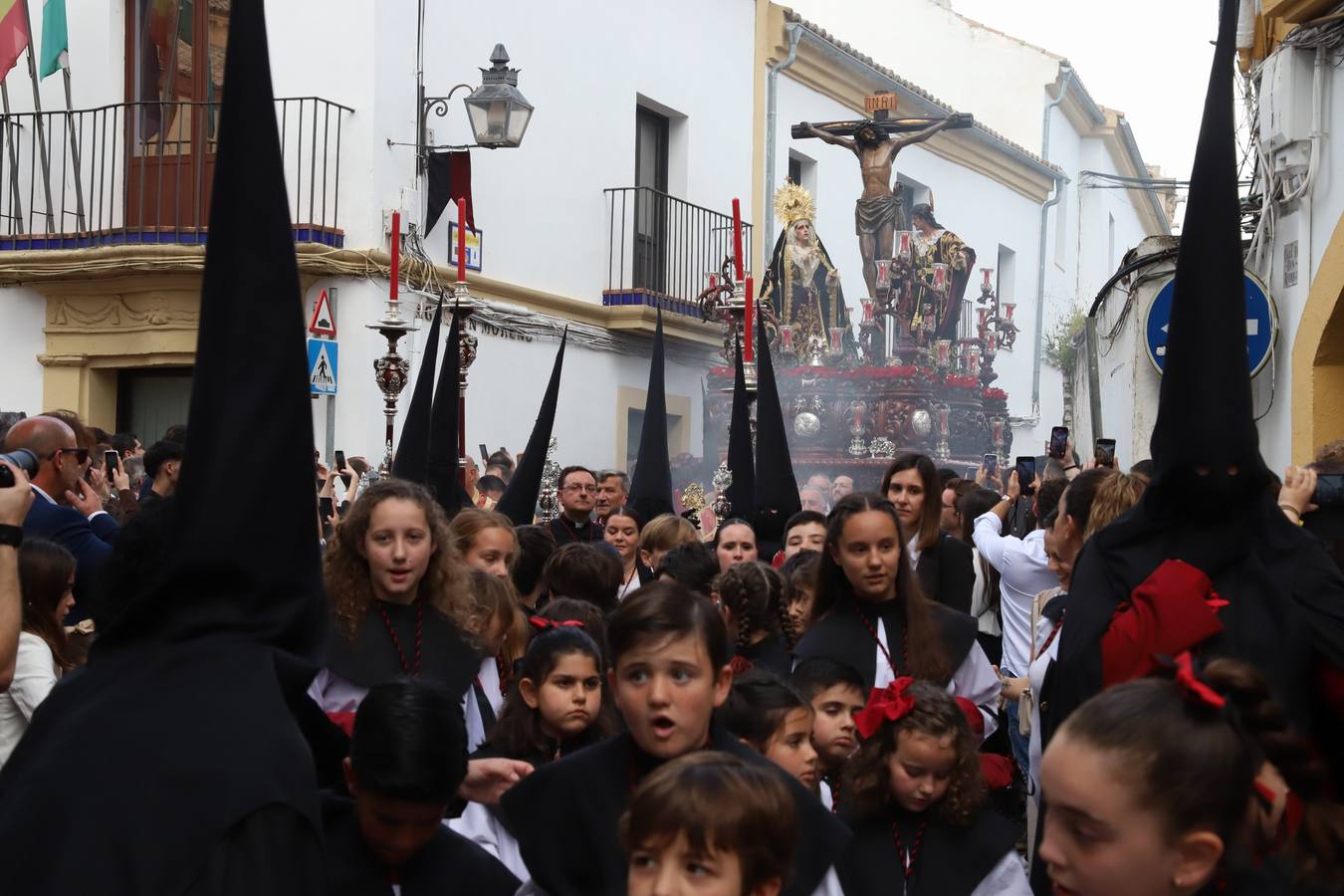 El sentido cortejo de las Penas de Santiago de Córdoba, en imágenes