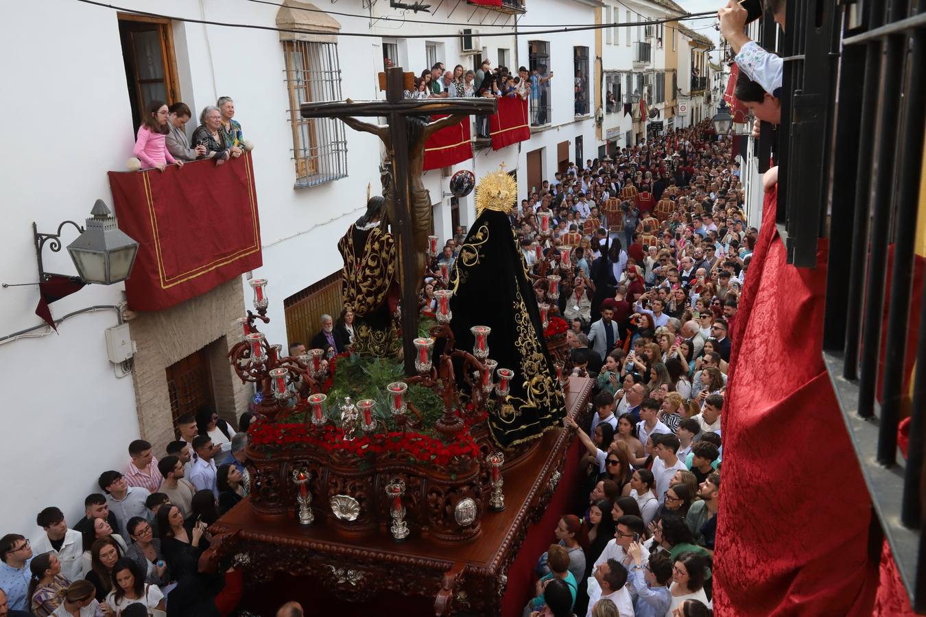 El sentido cortejo de las Penas de Santiago de Córdoba, en imágenes