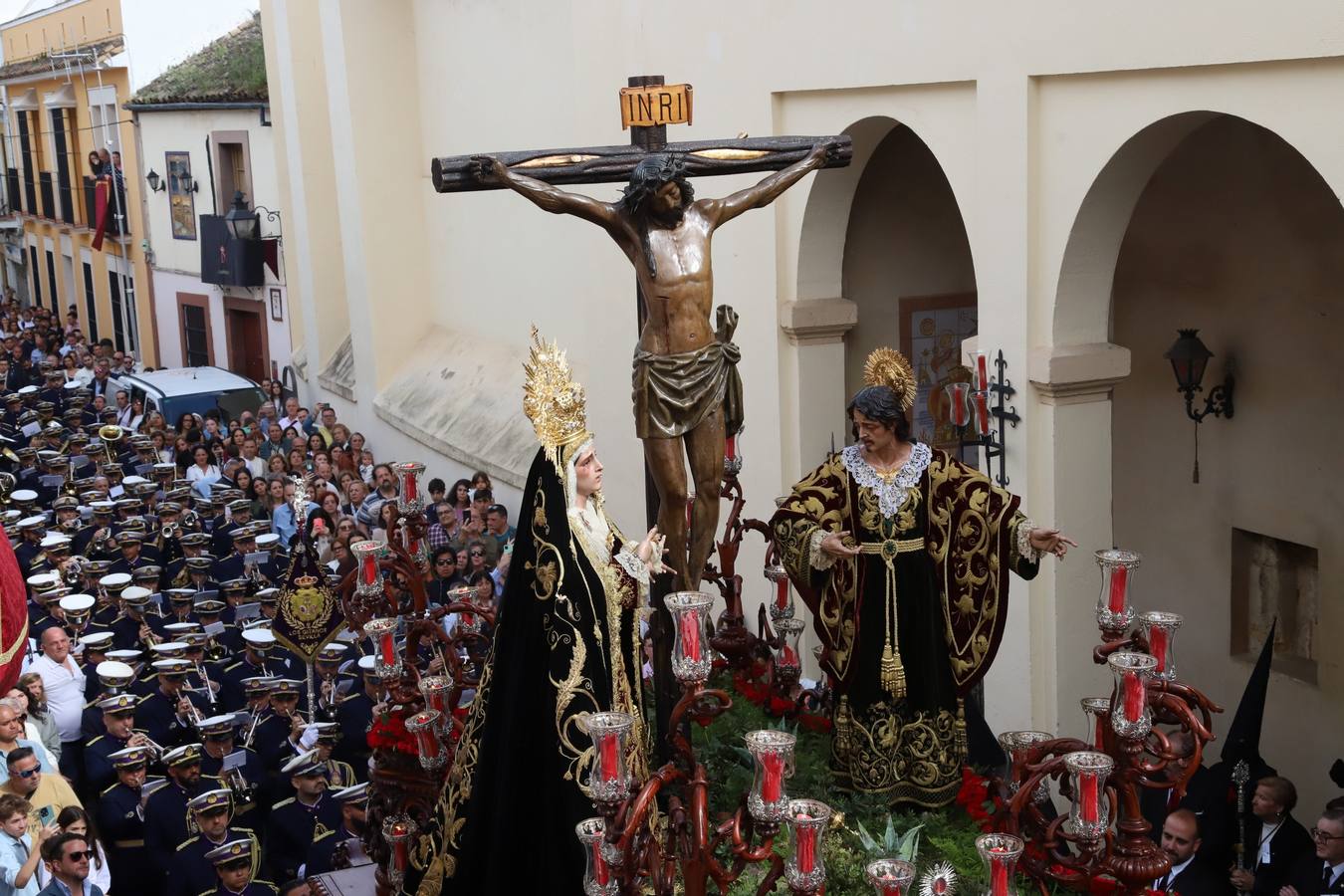 El sentido cortejo de las Penas de Santiago de Córdoba, en imágenes