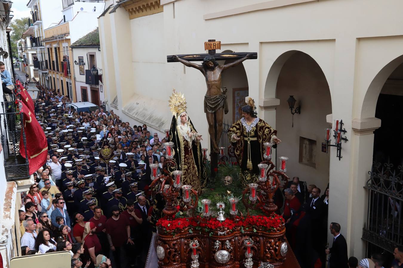 El sentido cortejo de las Penas de Santiago de Córdoba, en imágenes