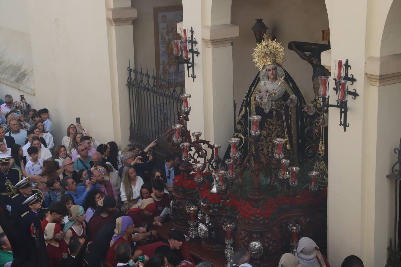 El sentido cortejo de las Penas de Santiago de Córdoba, en imágenes