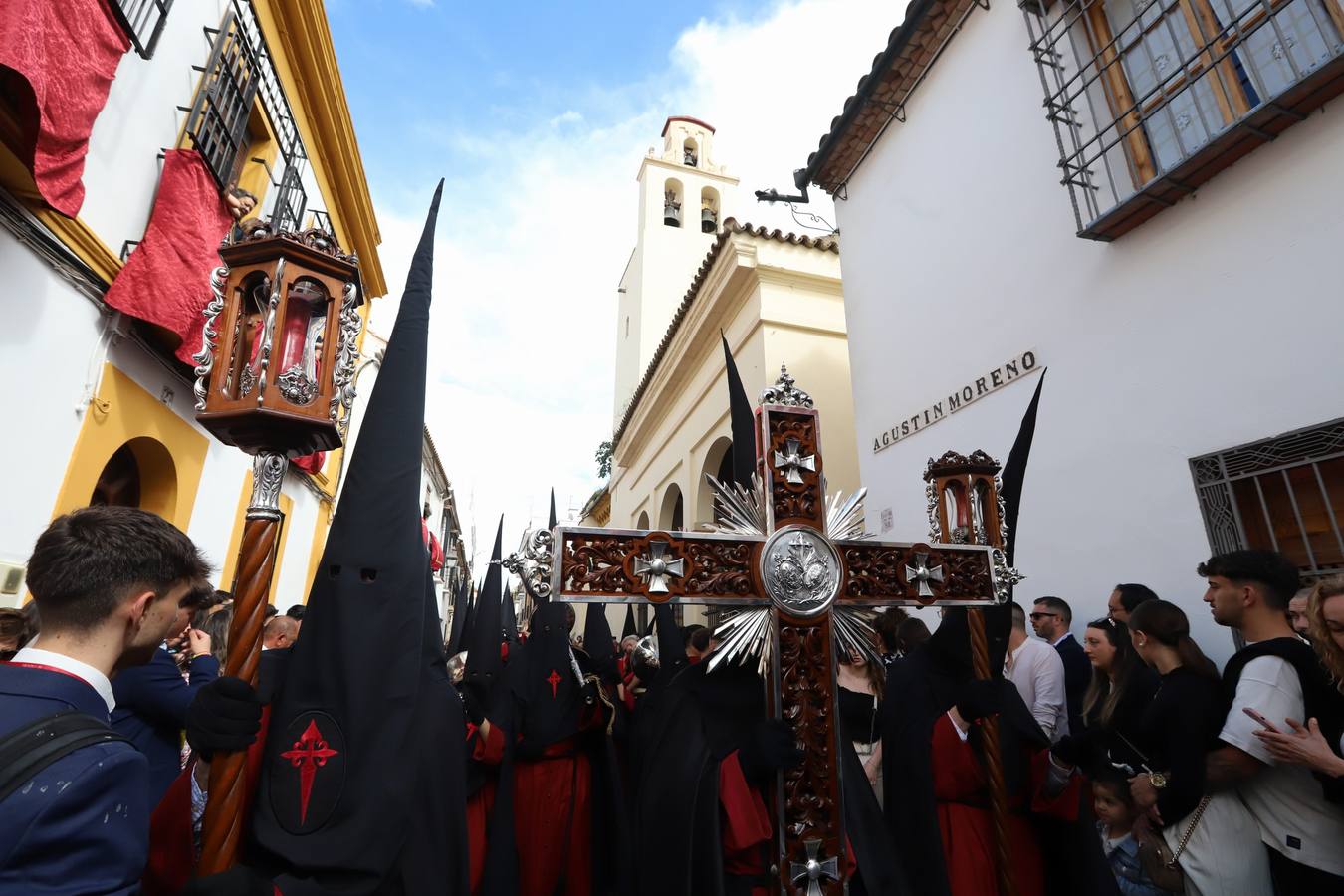 El sentido cortejo de las Penas de Santiago de Córdoba, en imágenes