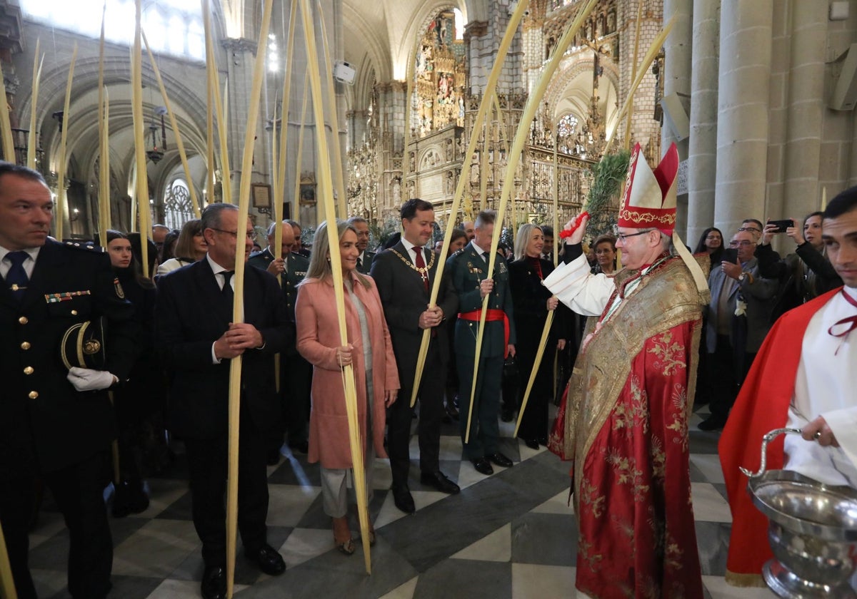 El arzobispo durante la bendición de las palmas en la catedral de Toledo