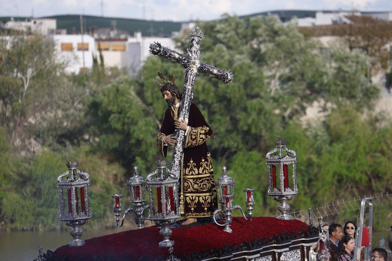 La clásica estación de penitencia de Vera-Cruz, en imágenes