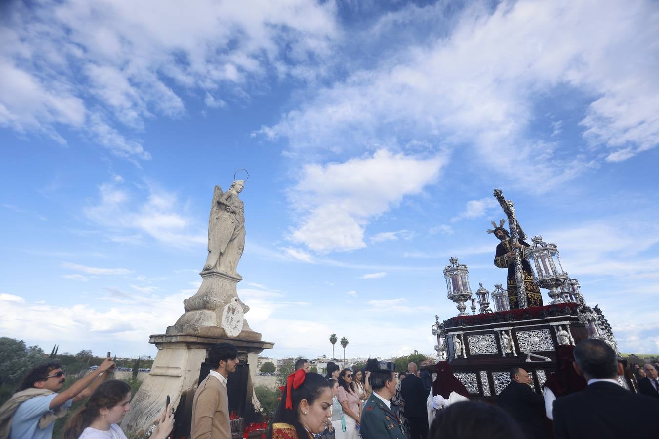 La clásica estación de penitencia de Vera-Cruz, en imágenes