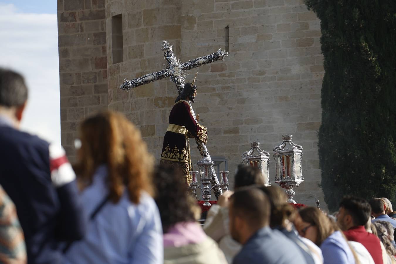 La clásica estación de penitencia de Vera-Cruz, en imágenes