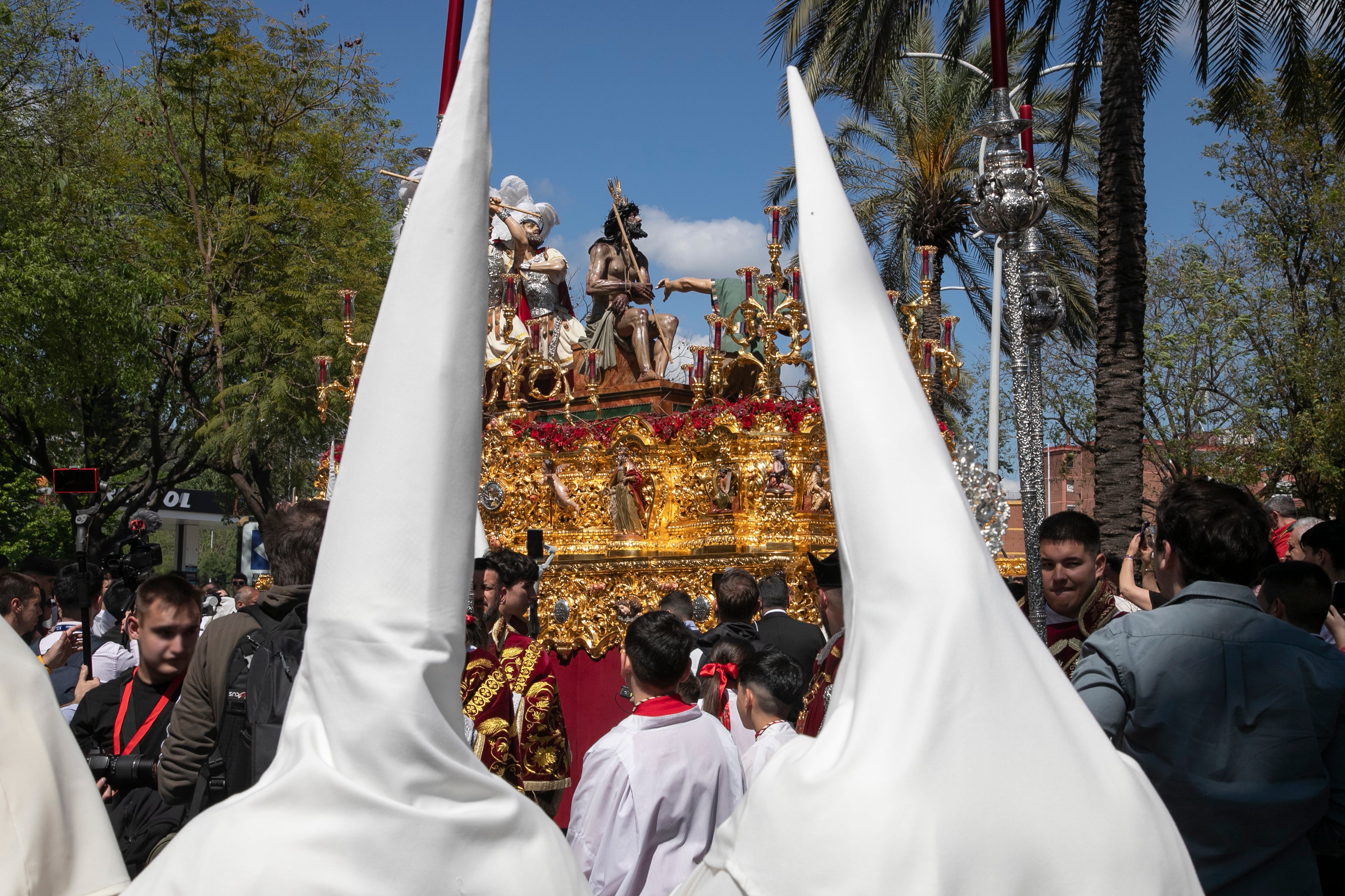 El ímpetu de la Merced transita por el Lunes Santo de Córdoba, en imágenes