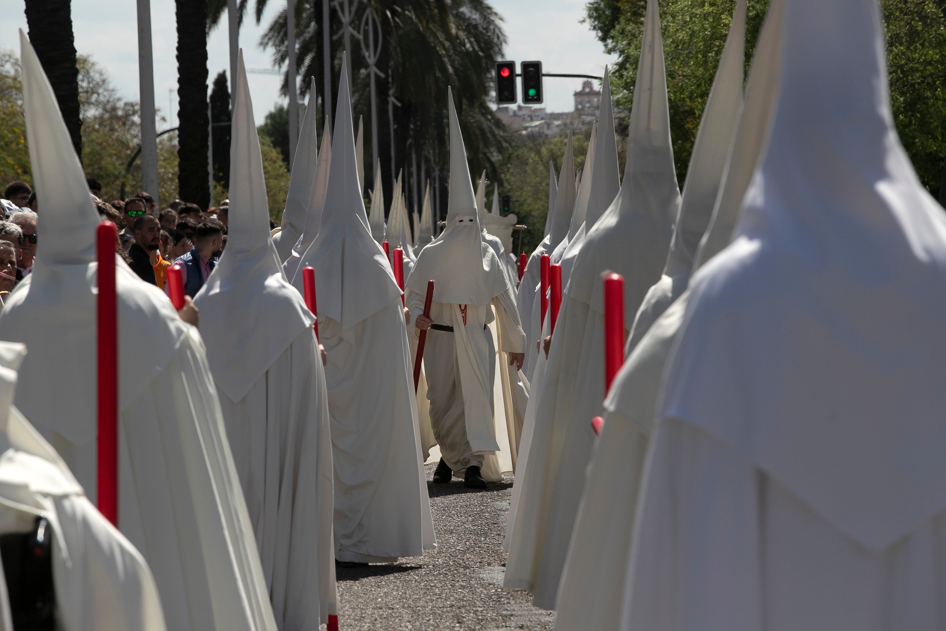 El ímpetu de la Merced transita por el Lunes Santo de Córdoba, en imágenes