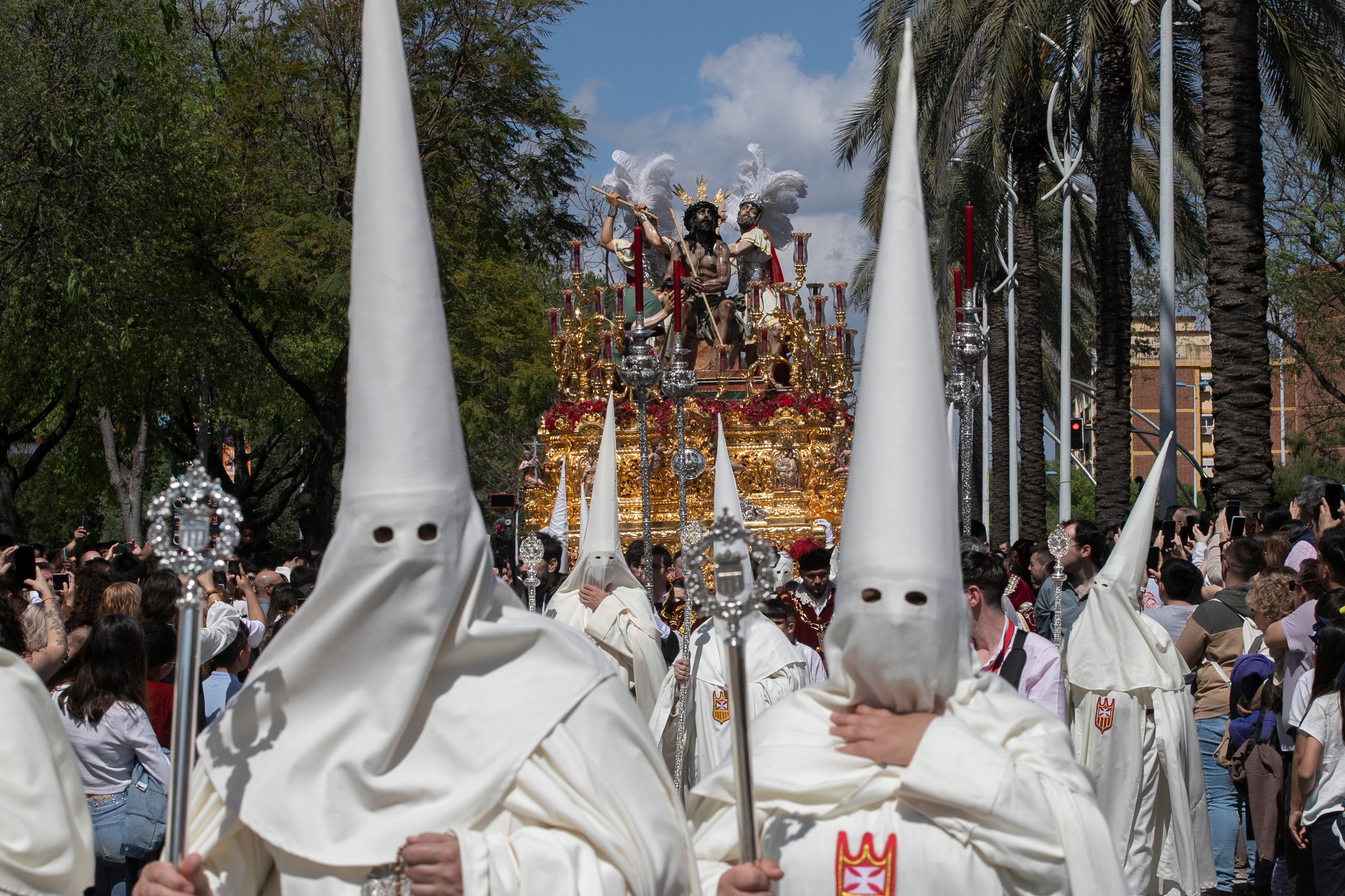 El ímpetu de la Merced transita por el Lunes Santo de Córdoba, en imágenes
