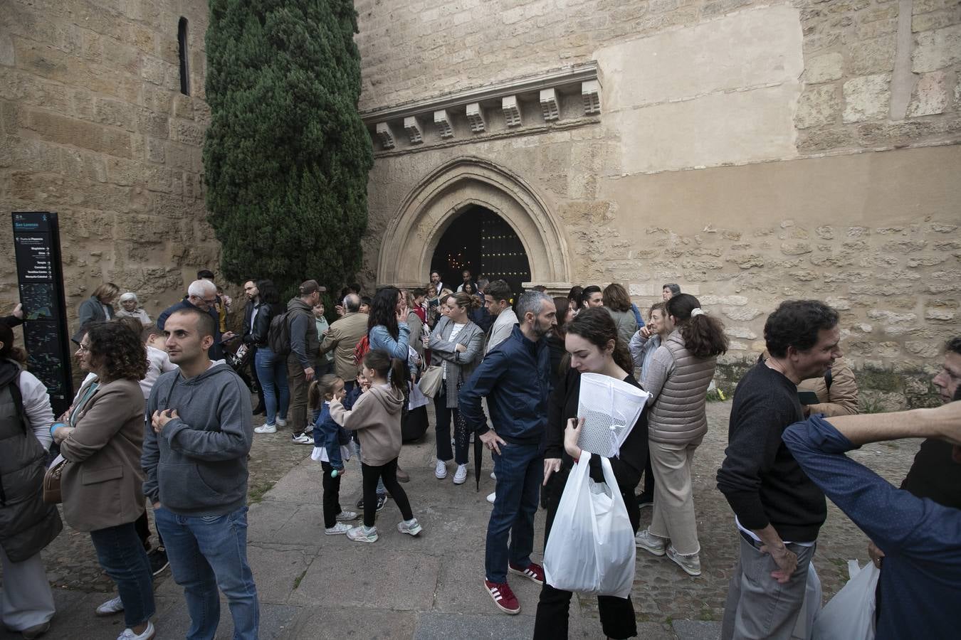 La decepción de la hermandad de Ánimas, en imágenes