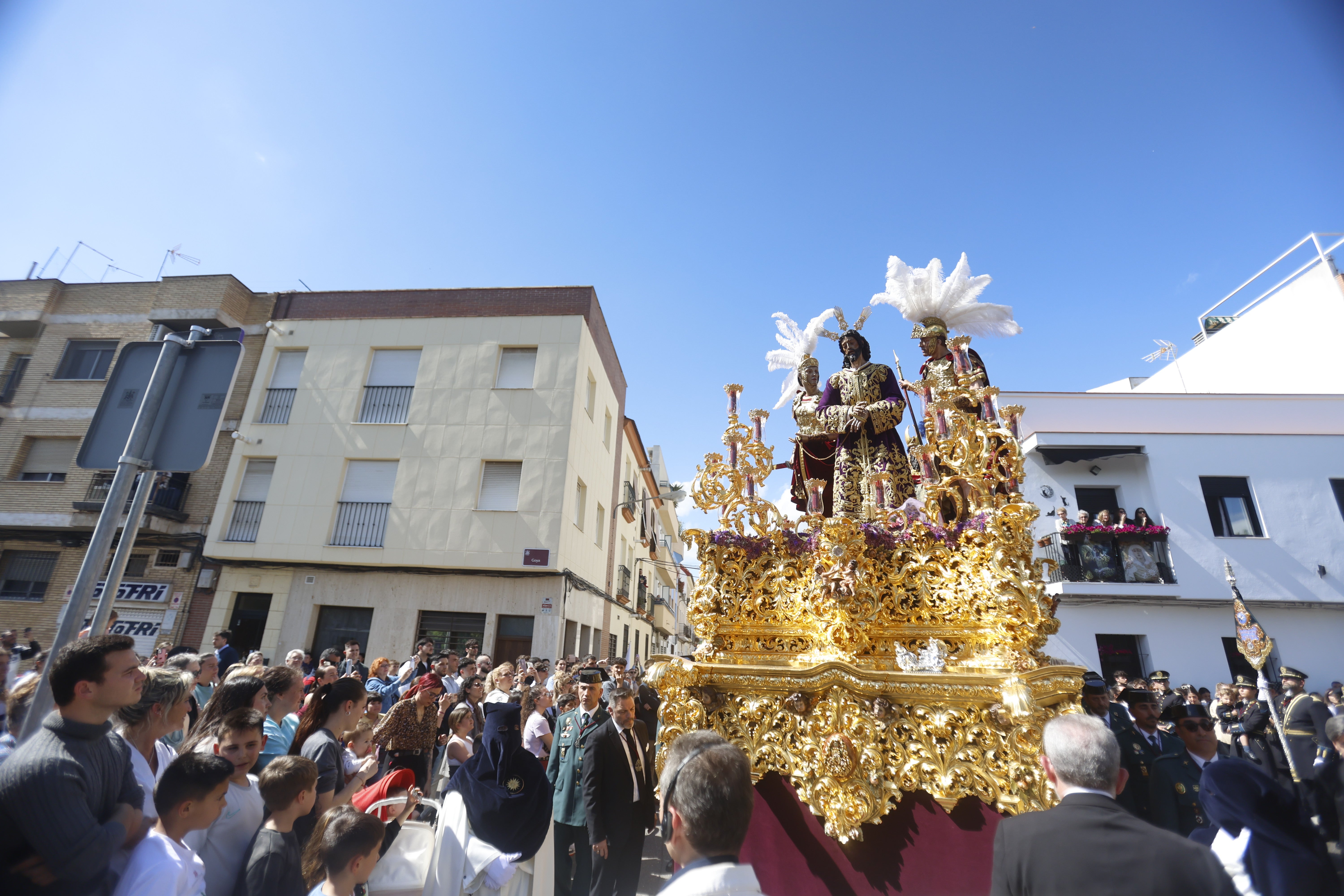 El emocionante paso de la hermandad de la Estrella por el Lunes Santo de Córdoba, en imágenes
