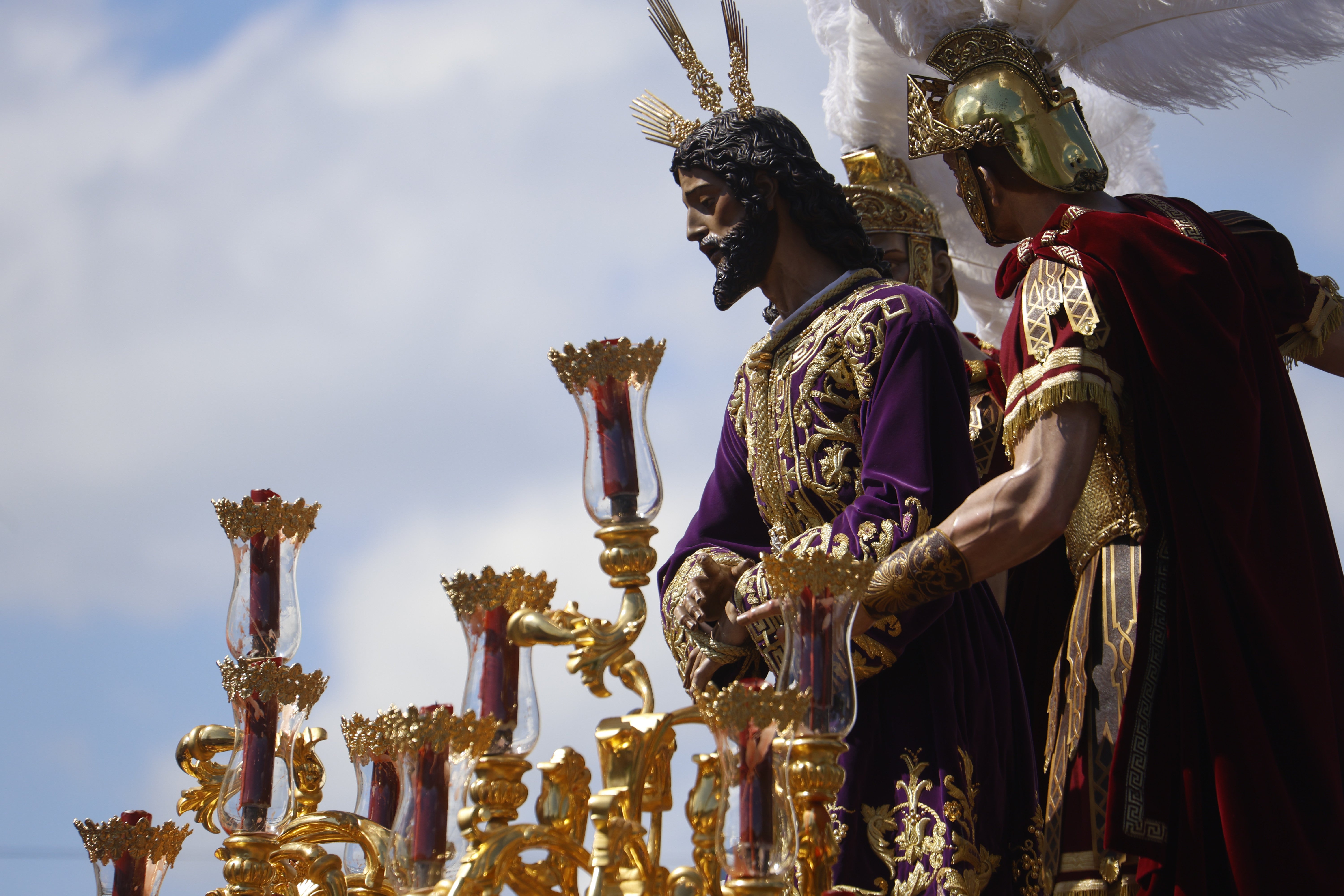 El emocionante paso de la hermandad de la Estrella por el Lunes Santo de Córdoba, en imágenes