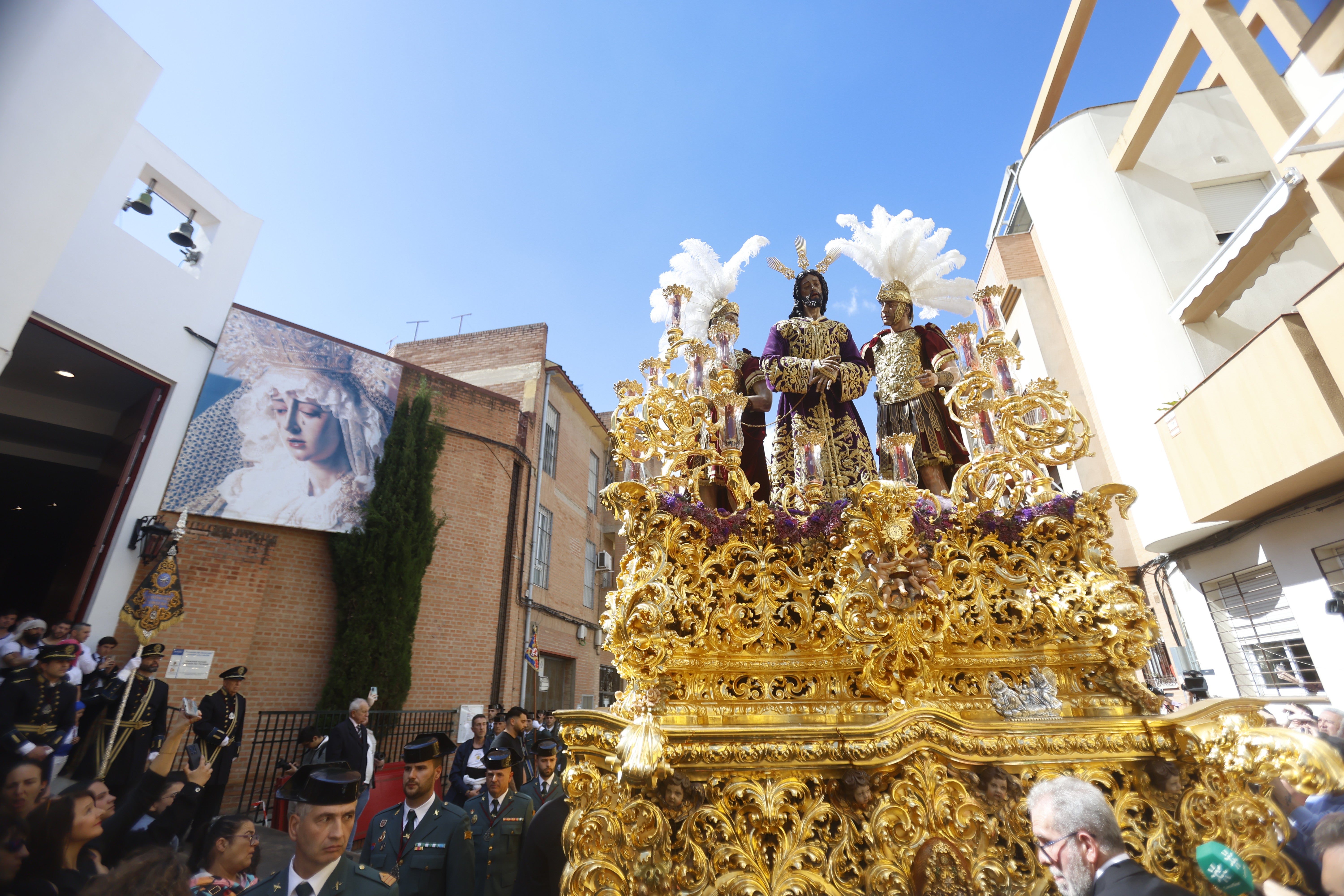 El emocionante paso de la hermandad de la Estrella por el Lunes Santo de Córdoba, en imágenes