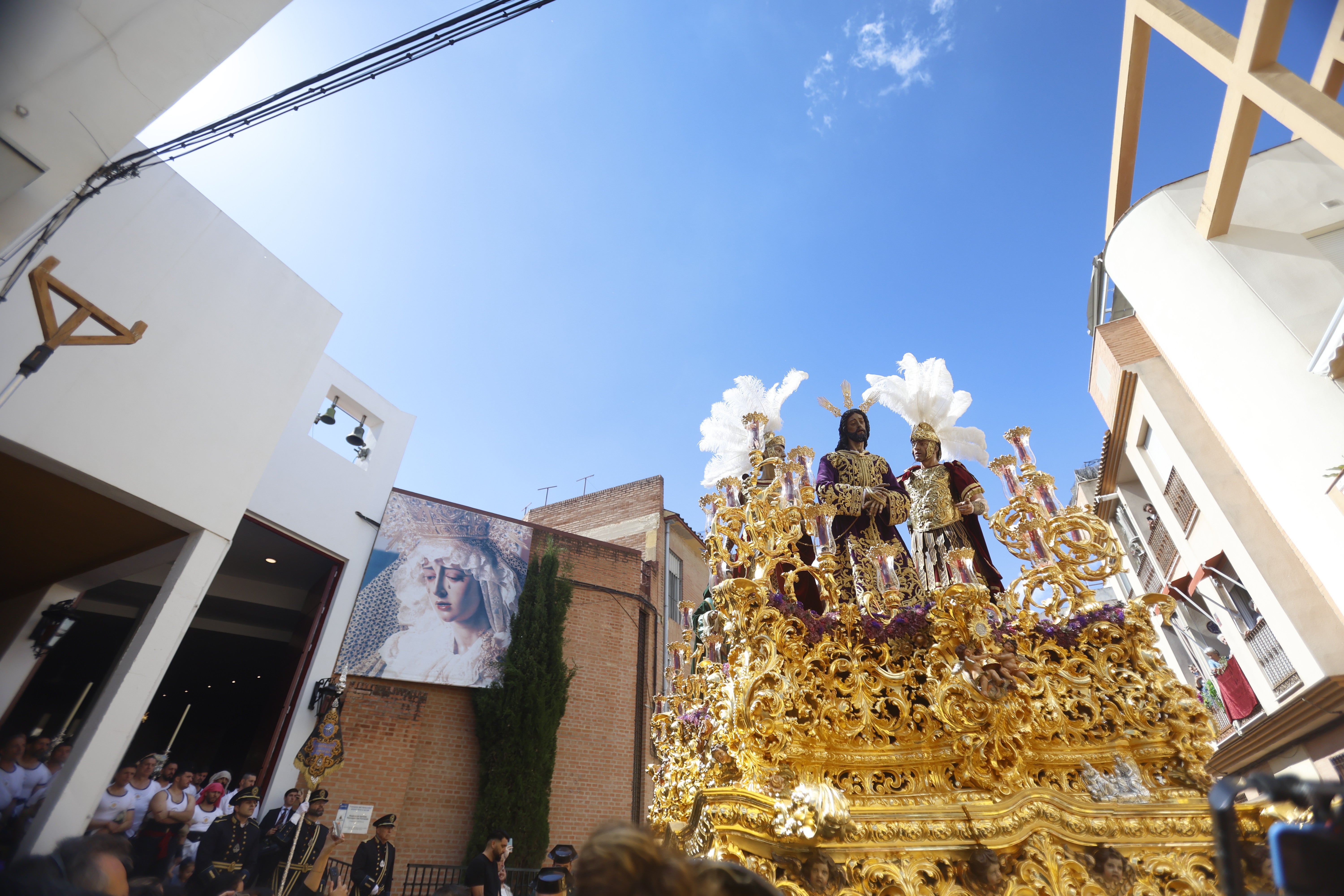 El emocionante paso de la hermandad de la Estrella por el Lunes Santo de Córdoba, en imágenes