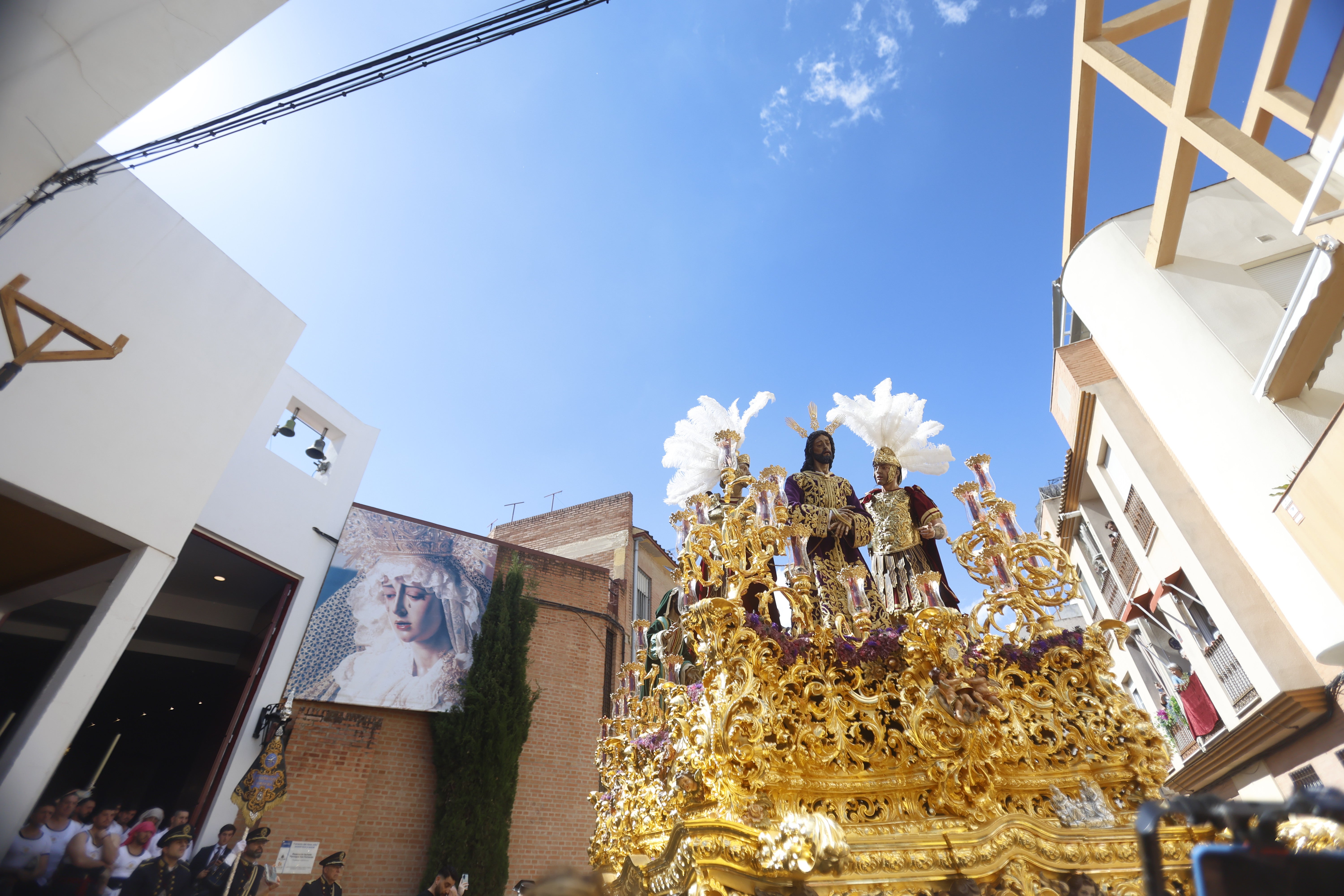 El emocionante paso de la hermandad de la Estrella por el Lunes Santo de Córdoba, en imágenes