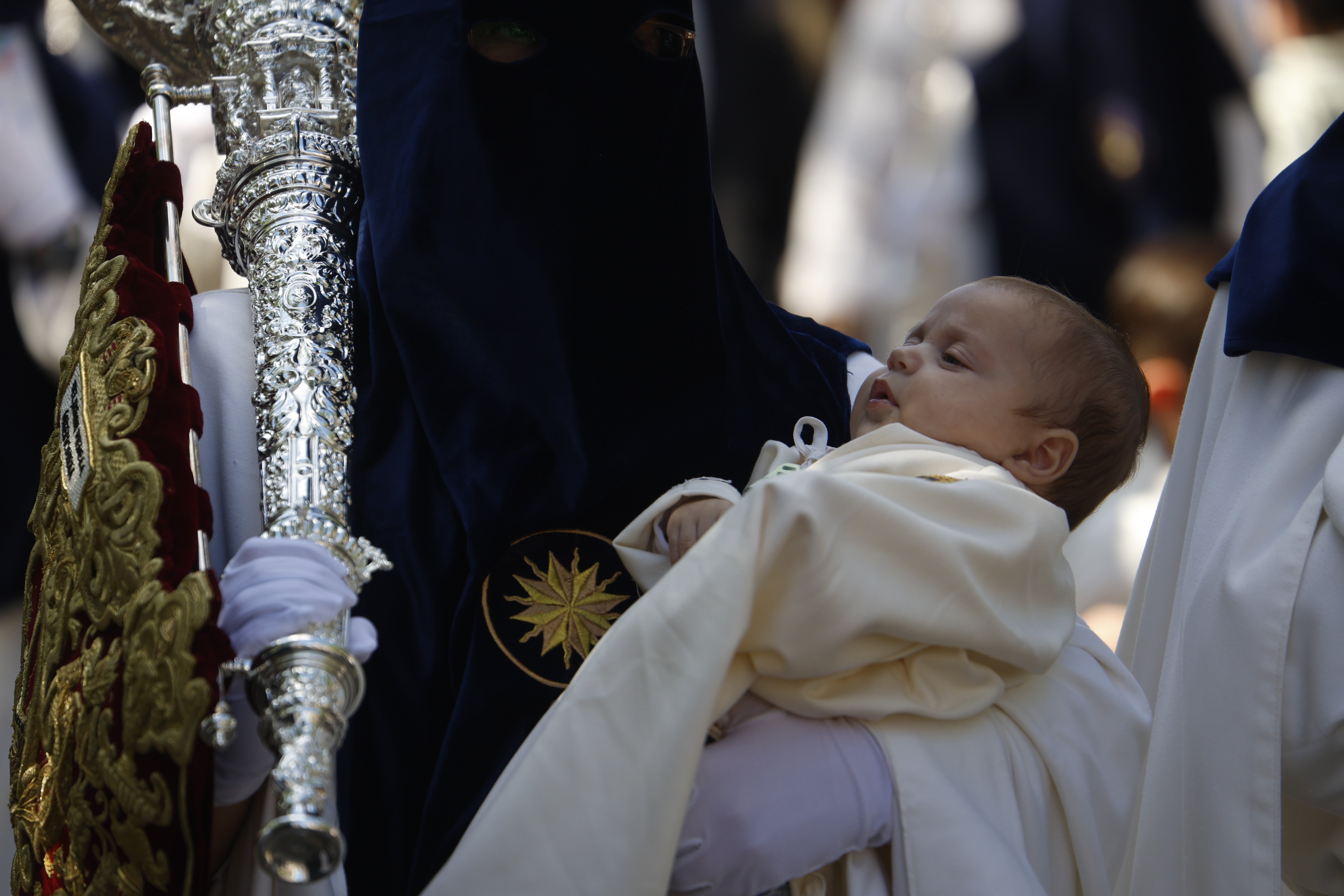 El emocionante paso de la hermandad de la Estrella por el Lunes Santo de Córdoba, en imágenes