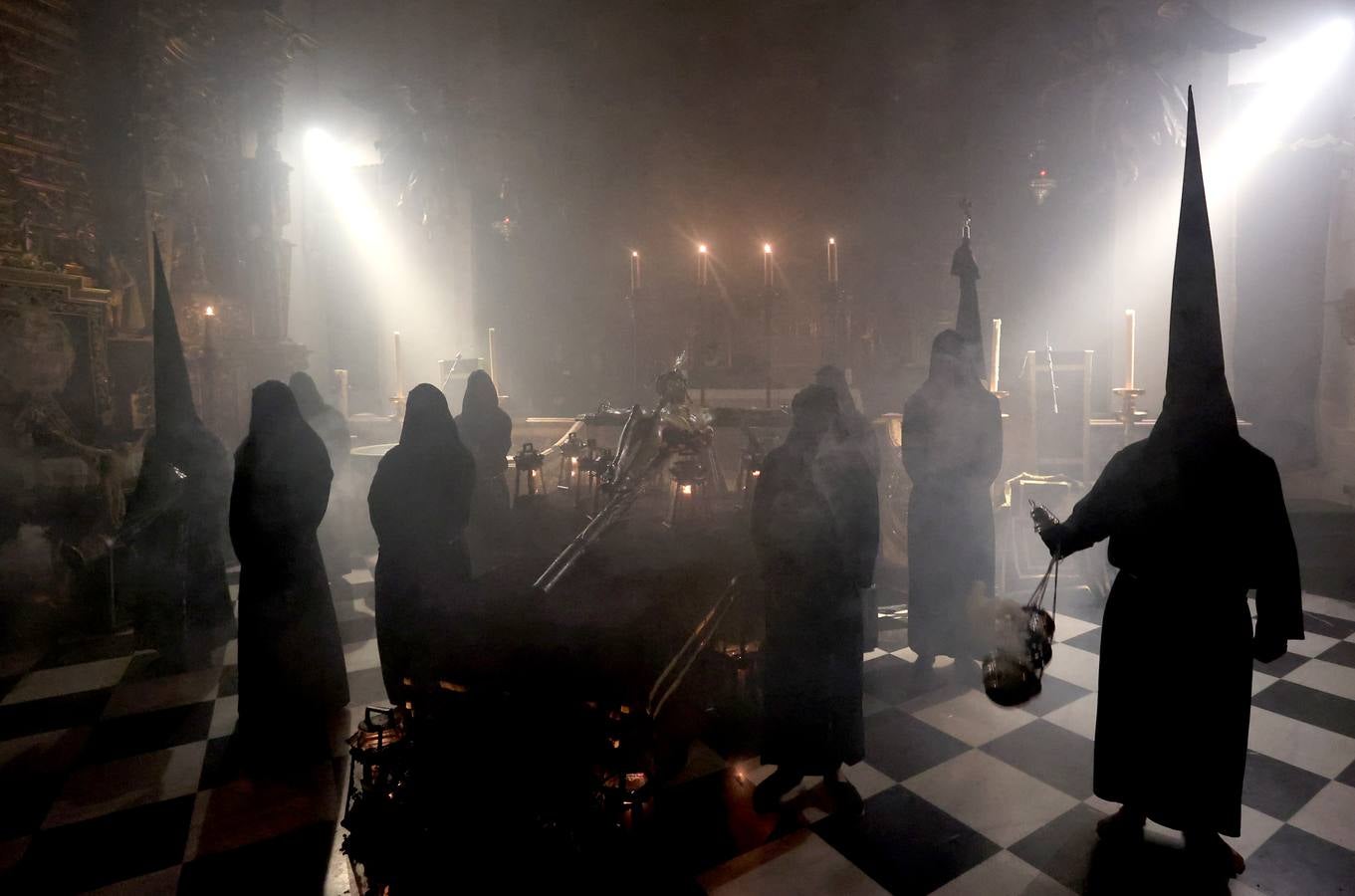 La severidad del Vía Crucis en la Trinidad, en imágenes