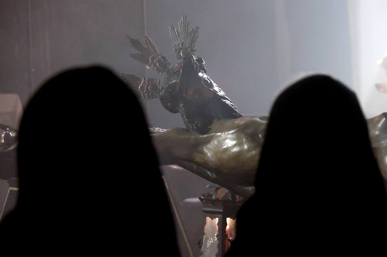 La severidad del Vía Crucis en la Trinidad, en imágenes