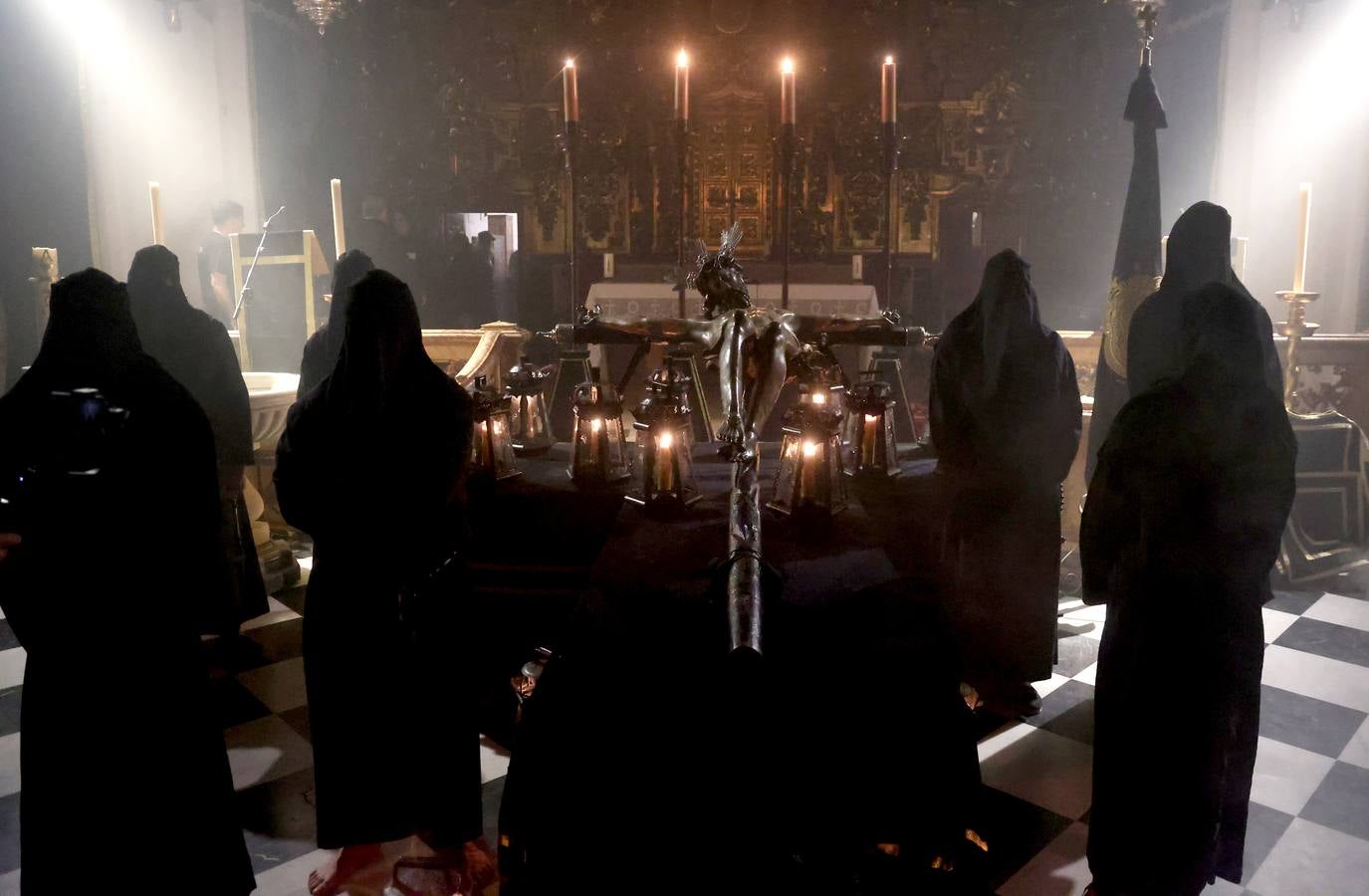 La severidad del Vía Crucis en la Trinidad, en imágenes