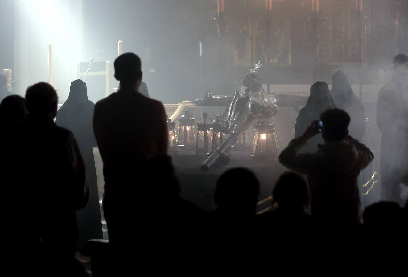 La severidad del Vía Crucis en la Trinidad, en imágenes