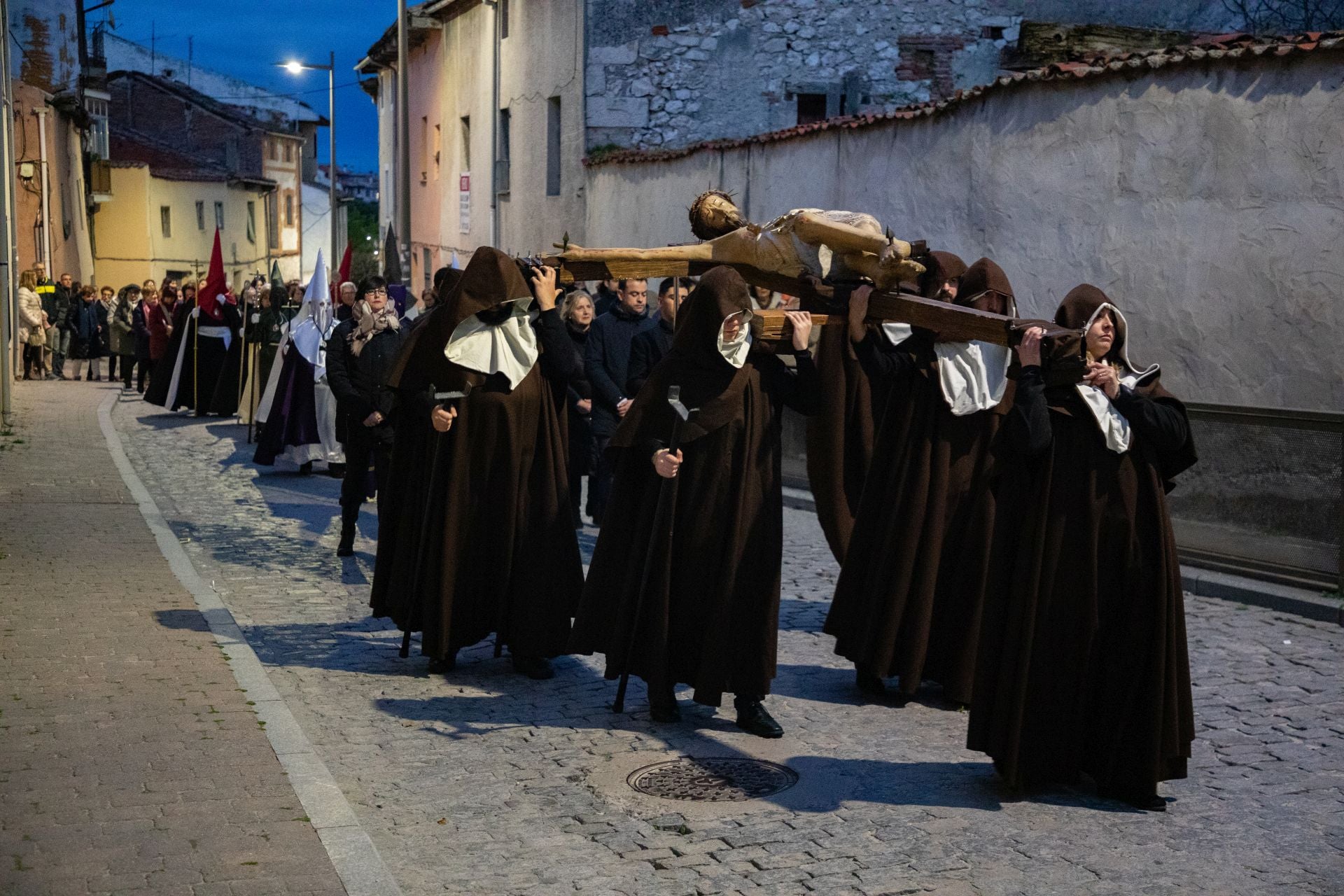 Las procesiones del Lunes Santo, en imágenes
