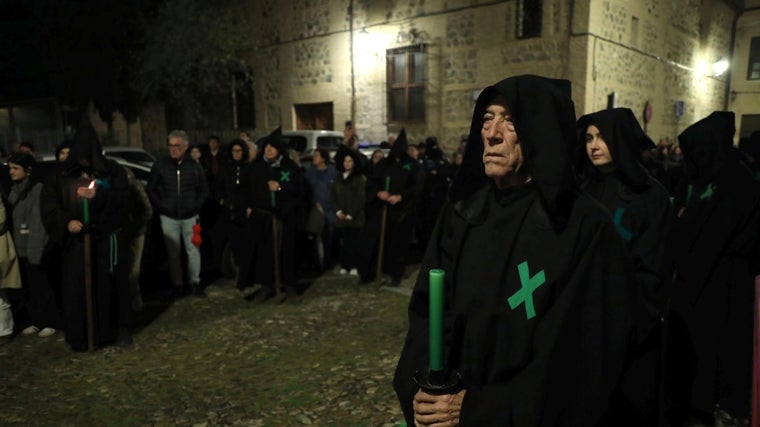 La procesión del Cristo de la esperanza es de la más austeras y recogidas de Toledo