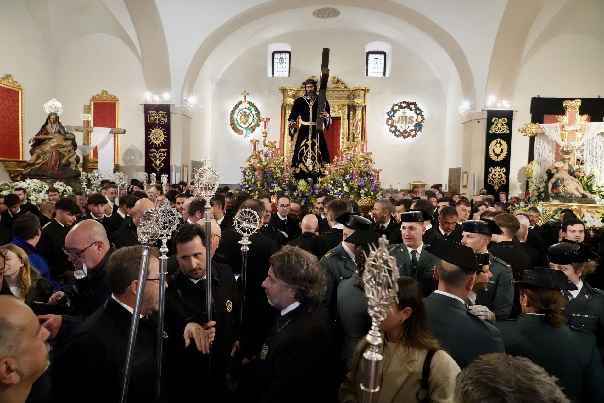 Las procesiones del Lunes Santo, en imágenes