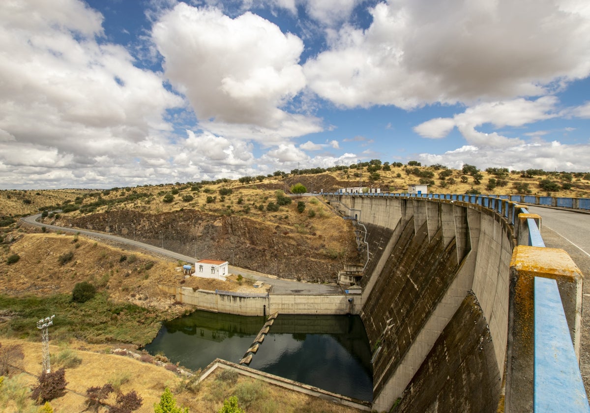 Panorámica de la presa en La Colada