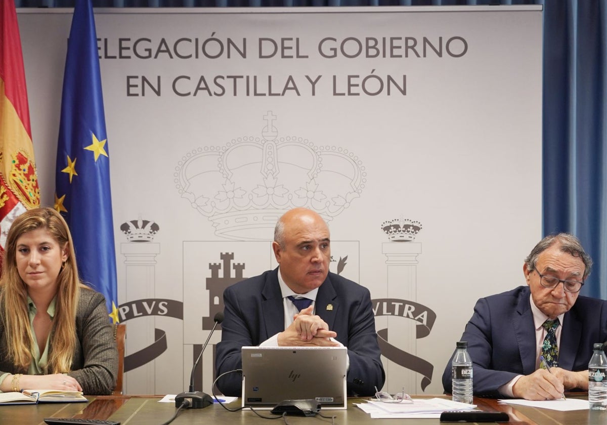 El subdelegado del Gobierno en Valladolid, Jacinto Canales, preside la Comisión Local de Seguridad, que coordina el dispositivo de Villalar para el próximo 23 de abril