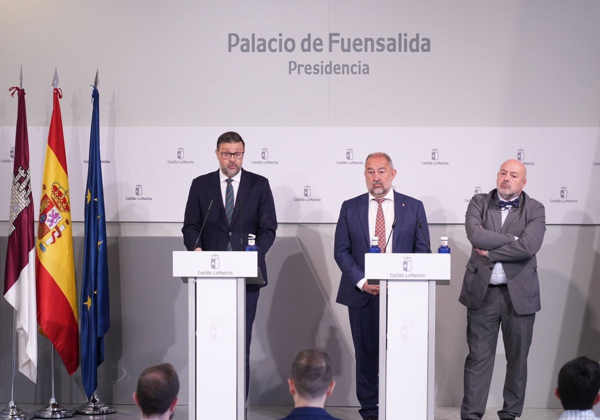 Amador Pastor ha comparecido junto al rector de la UCLM, Julián Garde, y el vicerrector de la Universidad de Alcalá de Henares, Jorge Pérez