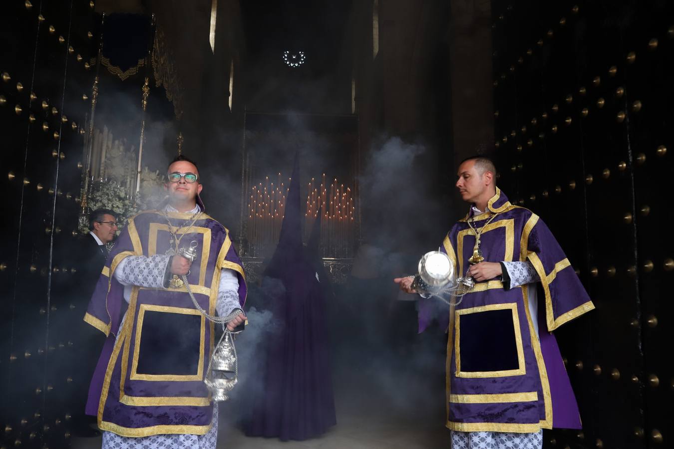 La hermandad del Calvario en el Miércoles Santo de Córdoba, en imágenes