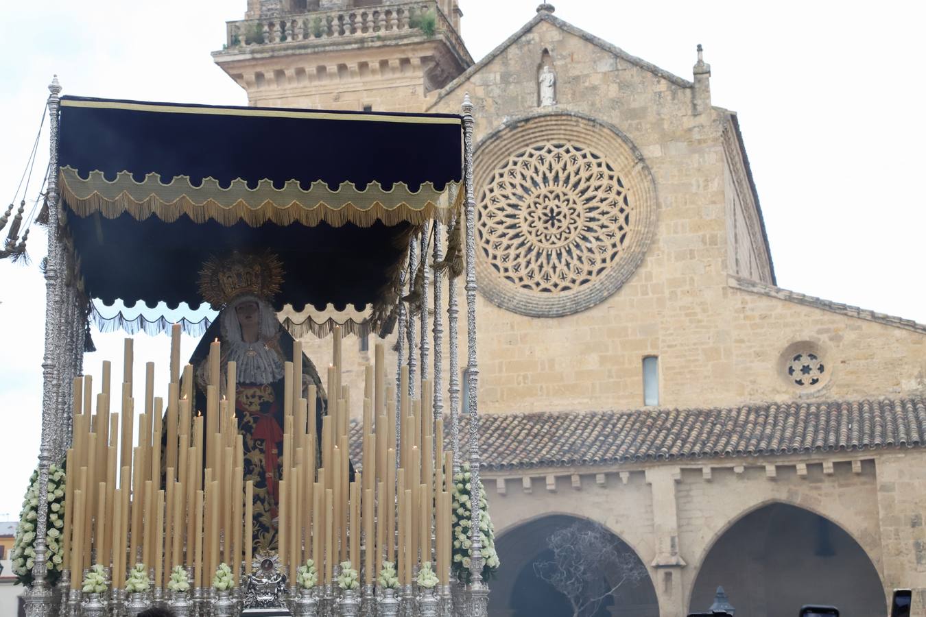 La hermandad del Calvario en el Miércoles Santo de Córdoba, en imágenes