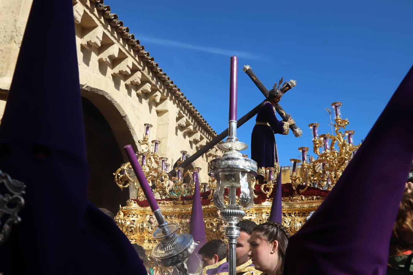 La hermandad del Calvario en el Miércoles Santo de Córdoba, en imágenes